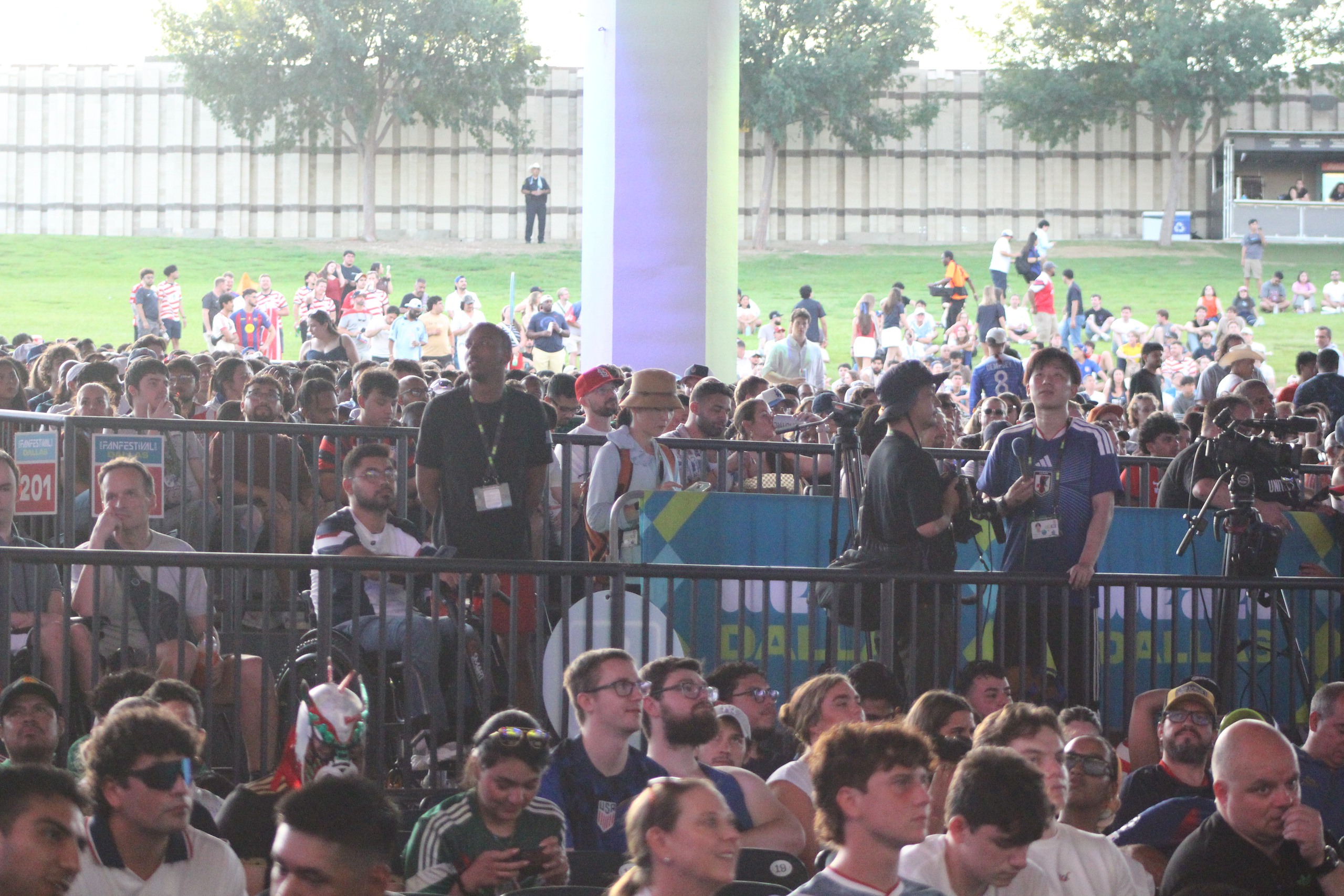 Người Việt định "đột nhập" FIFA Fan Festival™ Dallas và tận hưởng giờ khai mạc ra sao? - Ảnh 3.