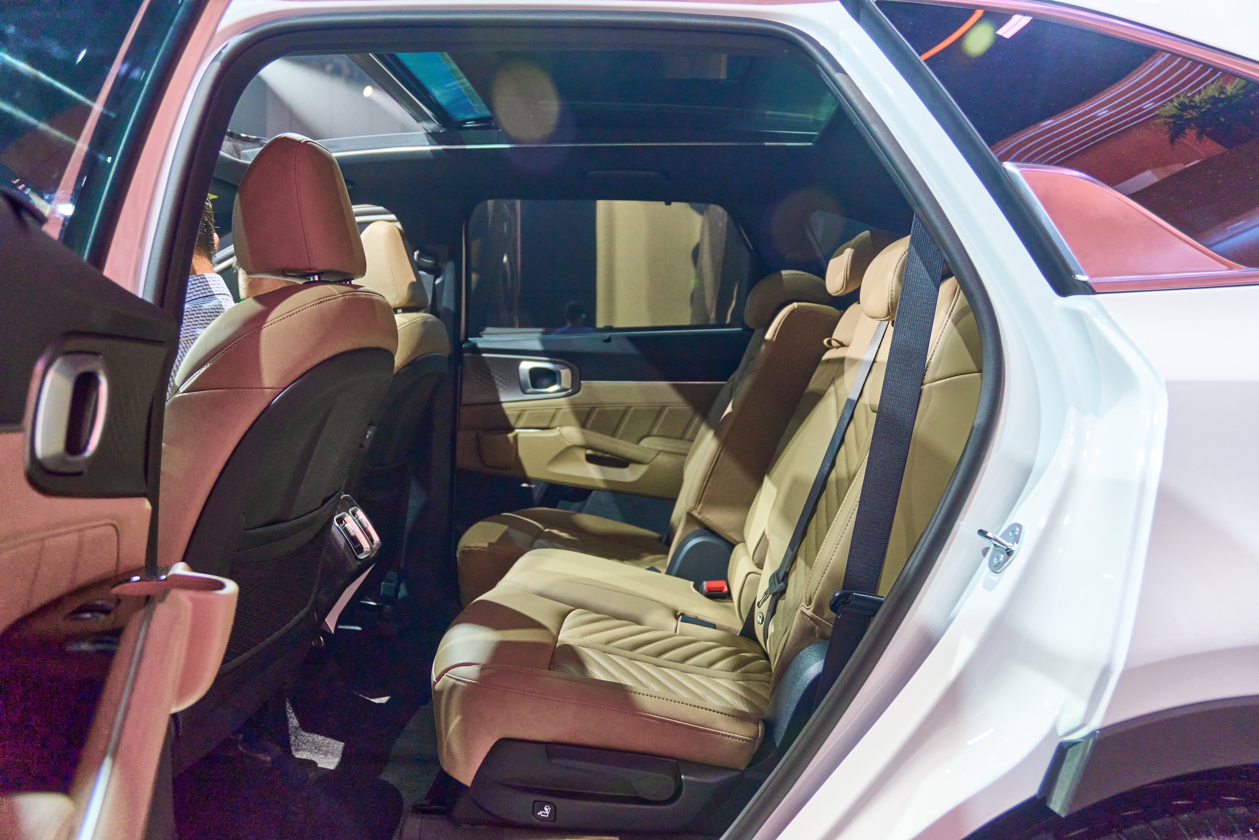 Lợi thế nào giúp KIA Sorento Hybrid cạnh tranh trong phân khúc xe 7 chỗ? - Ảnh 7.