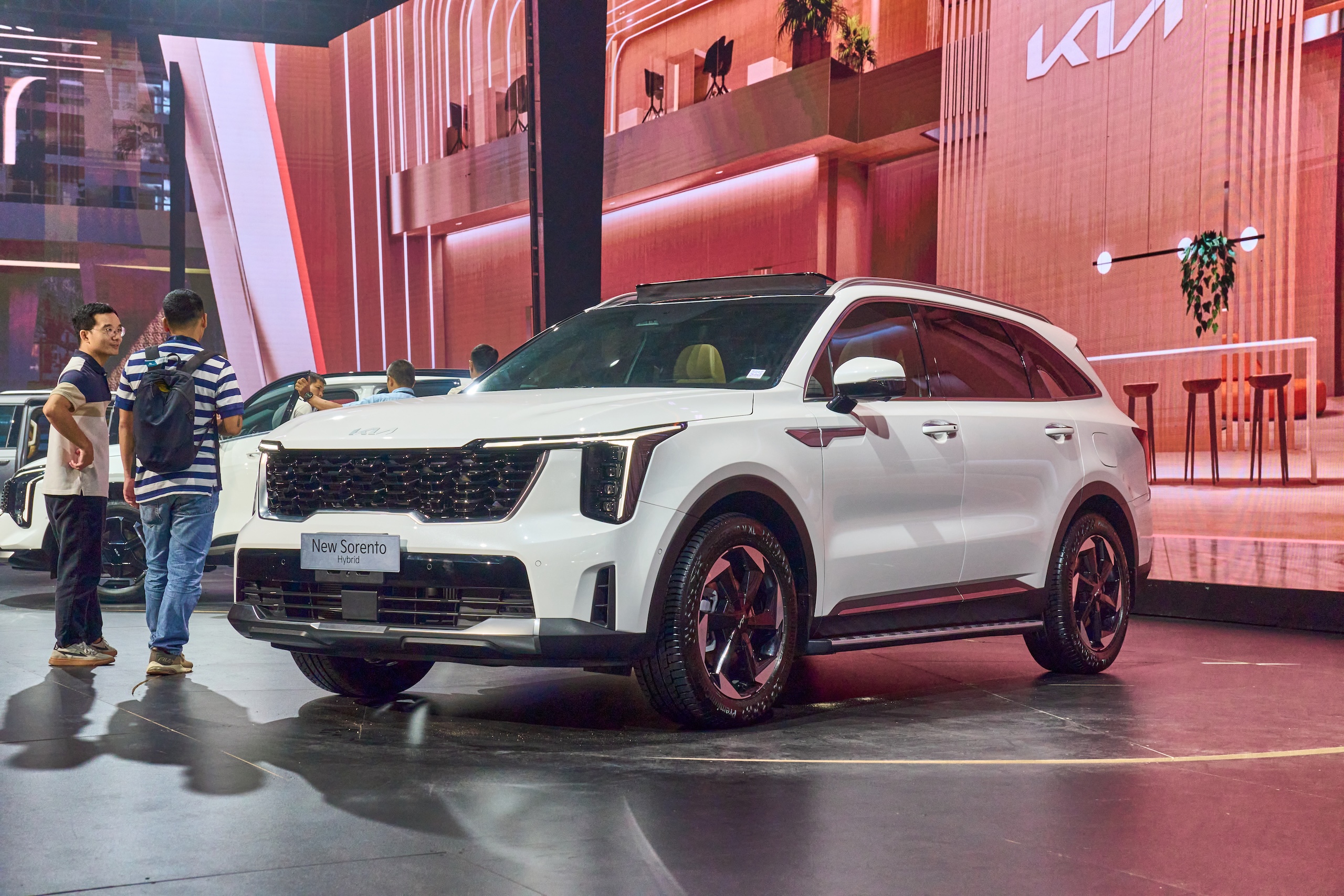 Lợi thế nào giúp KIA Sorento Hybrid cạnh tranh trong phân khúc xe 7 chỗ? - Ảnh 1.