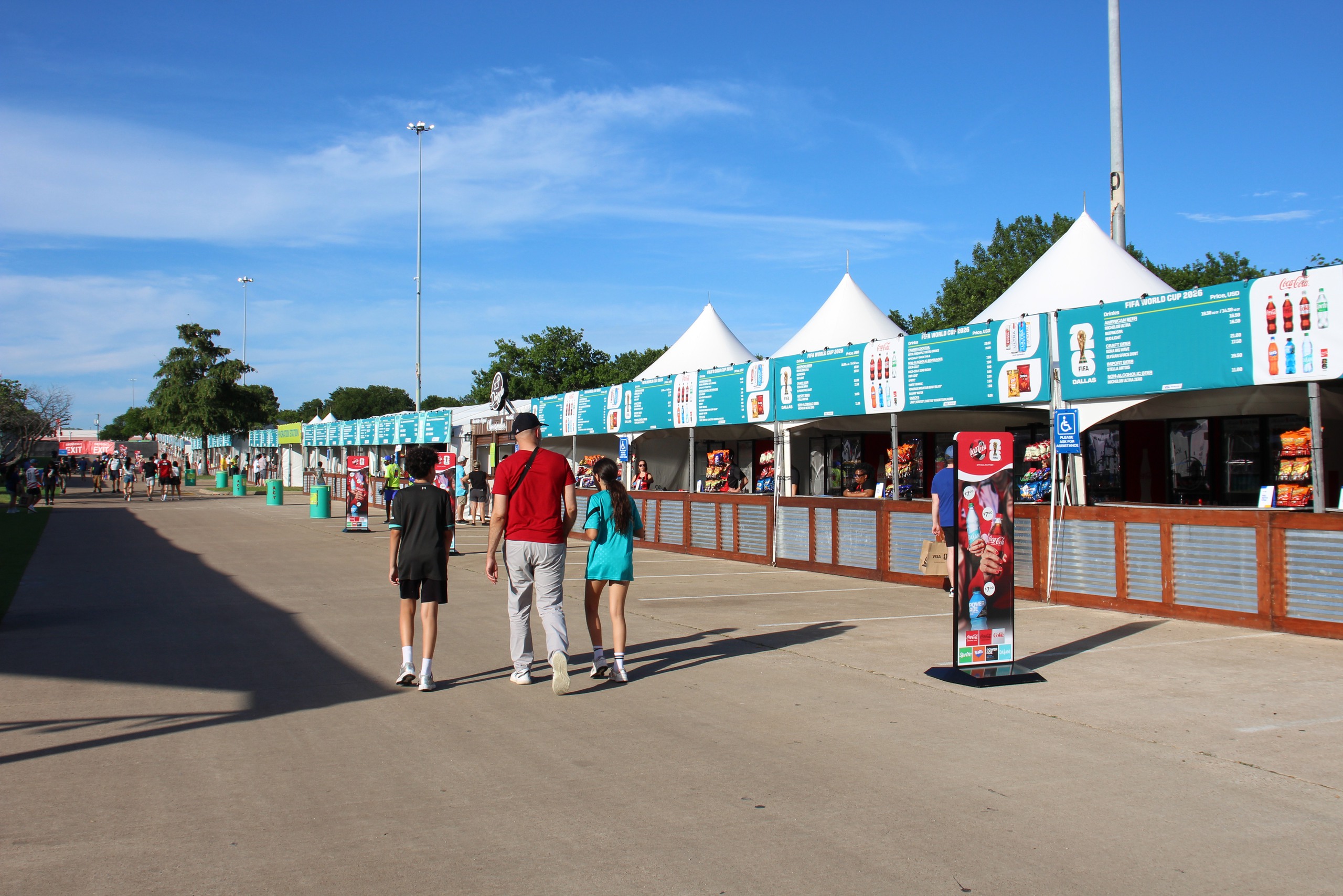 Người Việt định "đột nhập" FIFA Fan Festival™ Dallas và tận hưởng giờ khai mạc ra sao? - Ảnh 2.