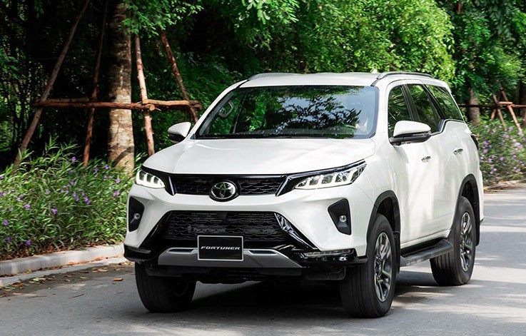 SUV 7 chỗ: Toyota Fortuner ng&agrave;y c&agrave;ng 'hụt hơi' trước Ford Everest - Ảnh 2.