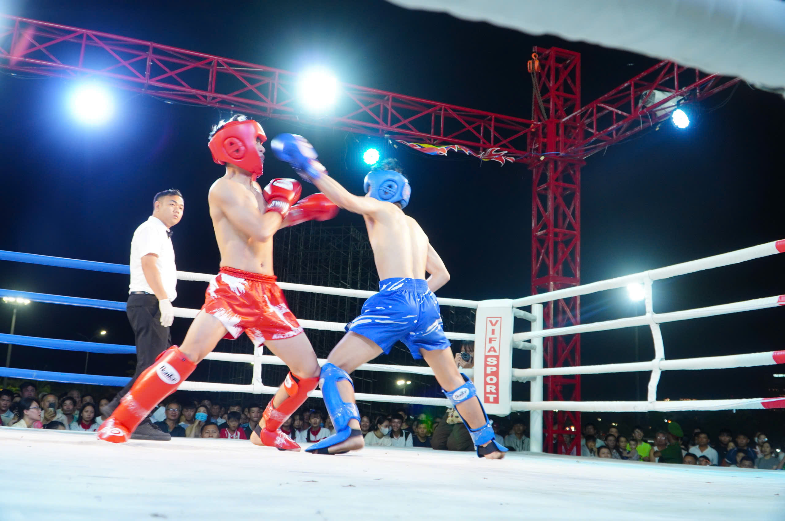 Những màn đối kháng nghẹt thở tại giải kickboxing Gia Lai- Ảnh 2.