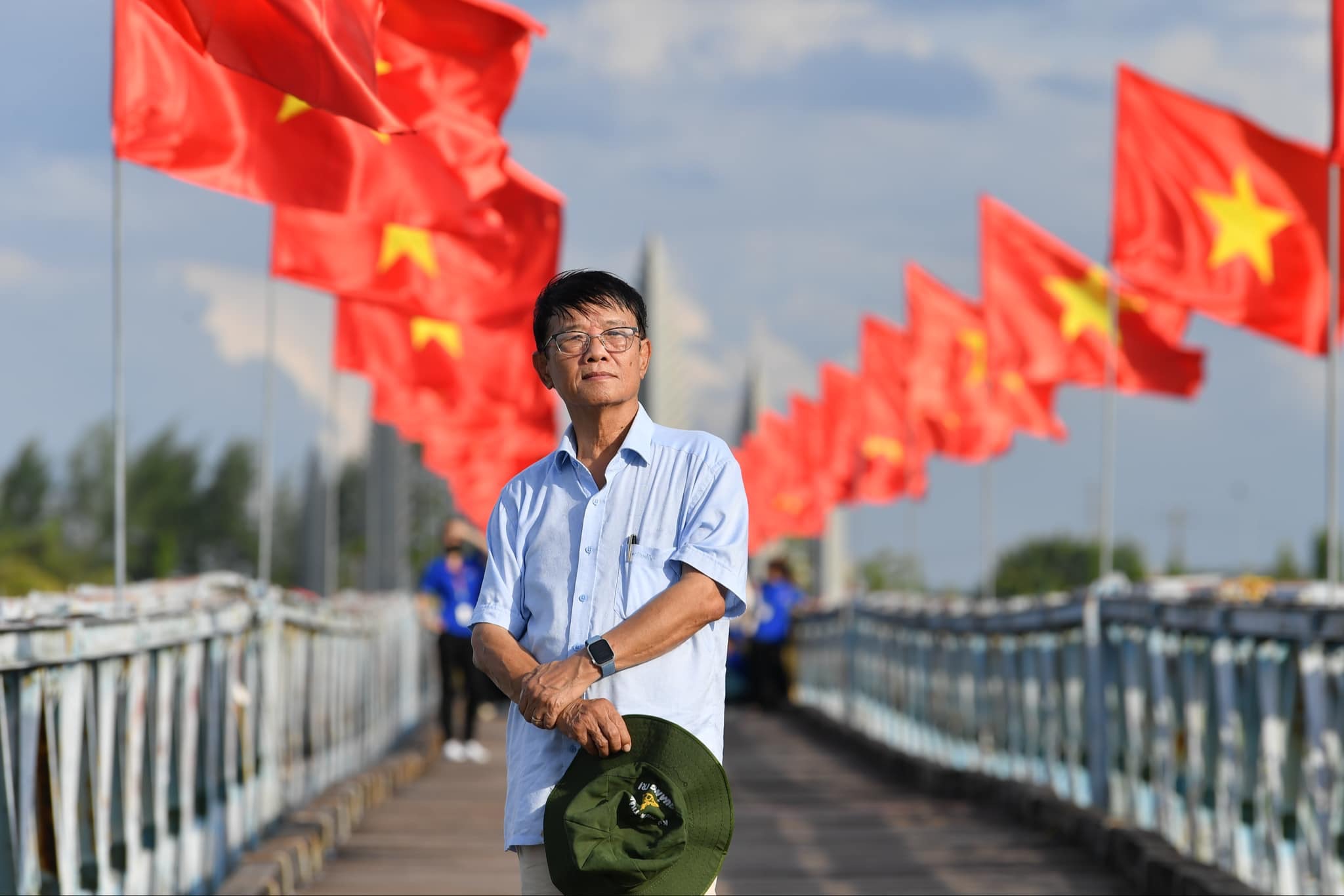 Nhà báo Huỳnh Dũng Nhân: Năng lượng sống với tinh thần 'nến cong lửa thẳng' - Ảnh 1.