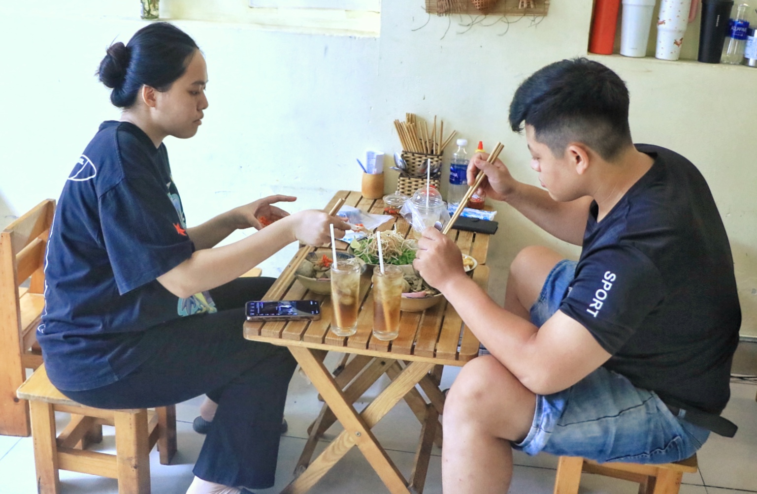 Đi t&igrave;m qu&aacute;n b&uacute;n cua thối Gia Lai hiếm c&oacute; ở TP.HCM: 'Thum thủm m&agrave;&hellip; lỡ ghiền!' - Ảnh 12.