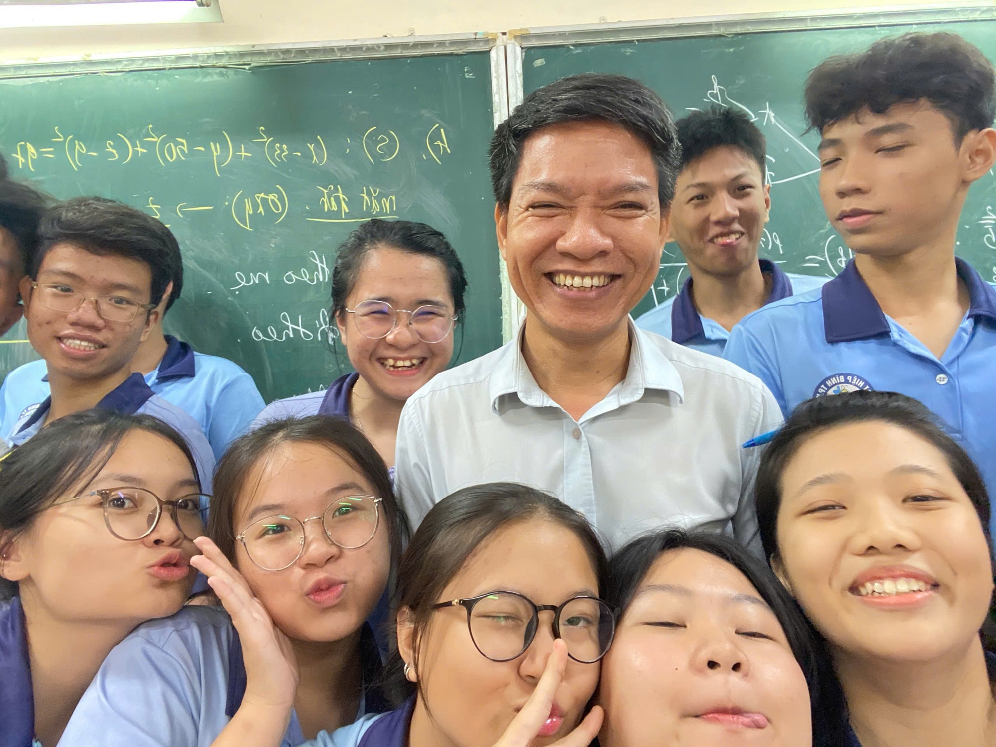 Lời dặn của thầy giáo khiến nhiều người xúc động - Ảnh 2. Lời dặn của thầy giáo khiến nhiều người xúc động - Ảnh 2.