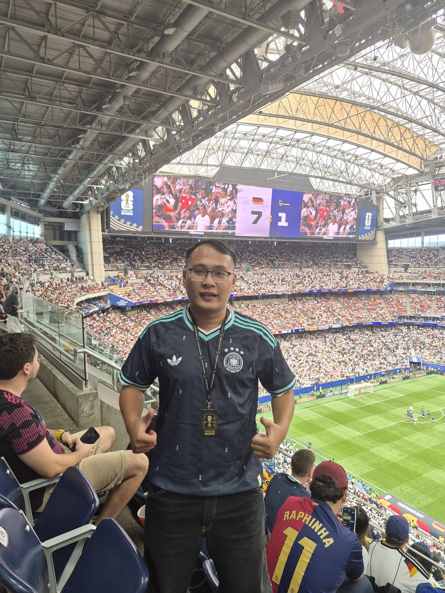 Người Việt mang n&oacute;n l&aacute; Việt Nam đi khắp nước Mỹ cổ động World Cup - Ảnh 9.