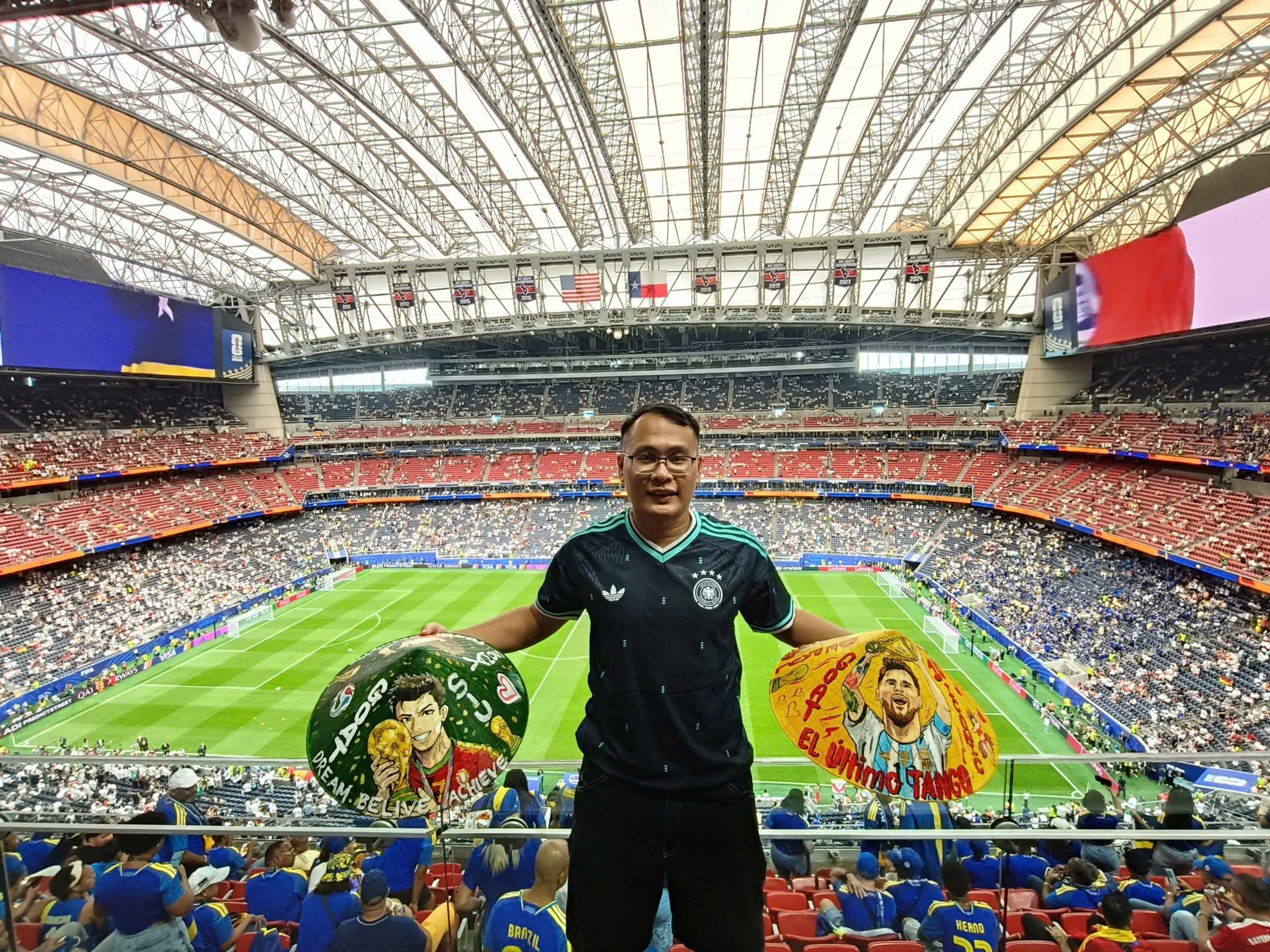 Người Việt mang n&oacute;n l&aacute; Việt Nam đi khắp nước Mỹ cổ động World Cup - Ảnh 5.