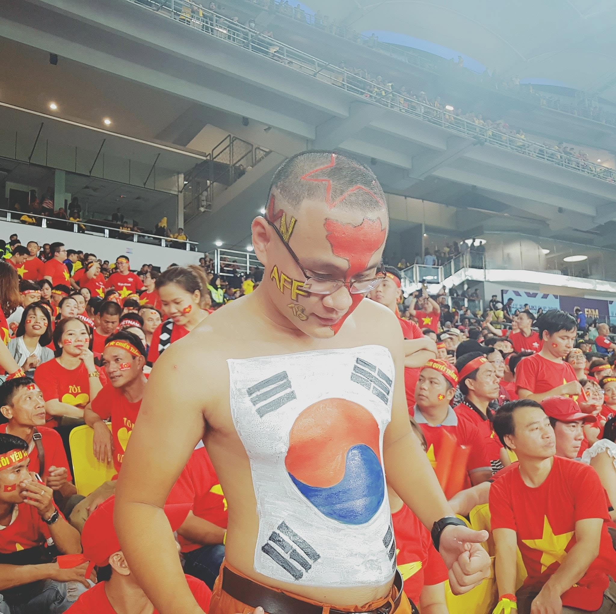 Người Việt mang n&oacute;n l&aacute; Việt Nam đi khắp nước Mỹ cổ động World Cup - Ảnh 4.