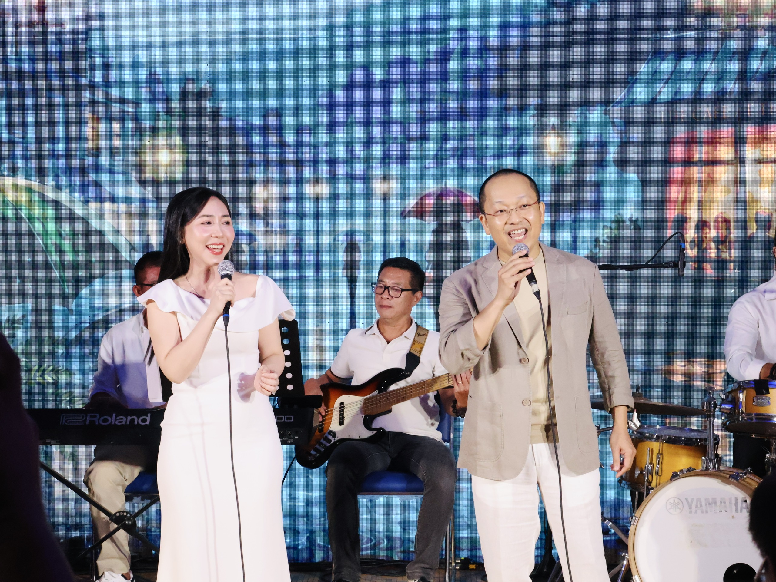 Bác sĩ TP.HCM hát gây quỹ, mang lại ánh sáng cho bệnh nhi khó khăn- Ảnh 6. Bác sĩ TP.HCM hát gây quỹ, mang lại ánh sáng cho bệnh nhi khó khăn- Ảnh 6.