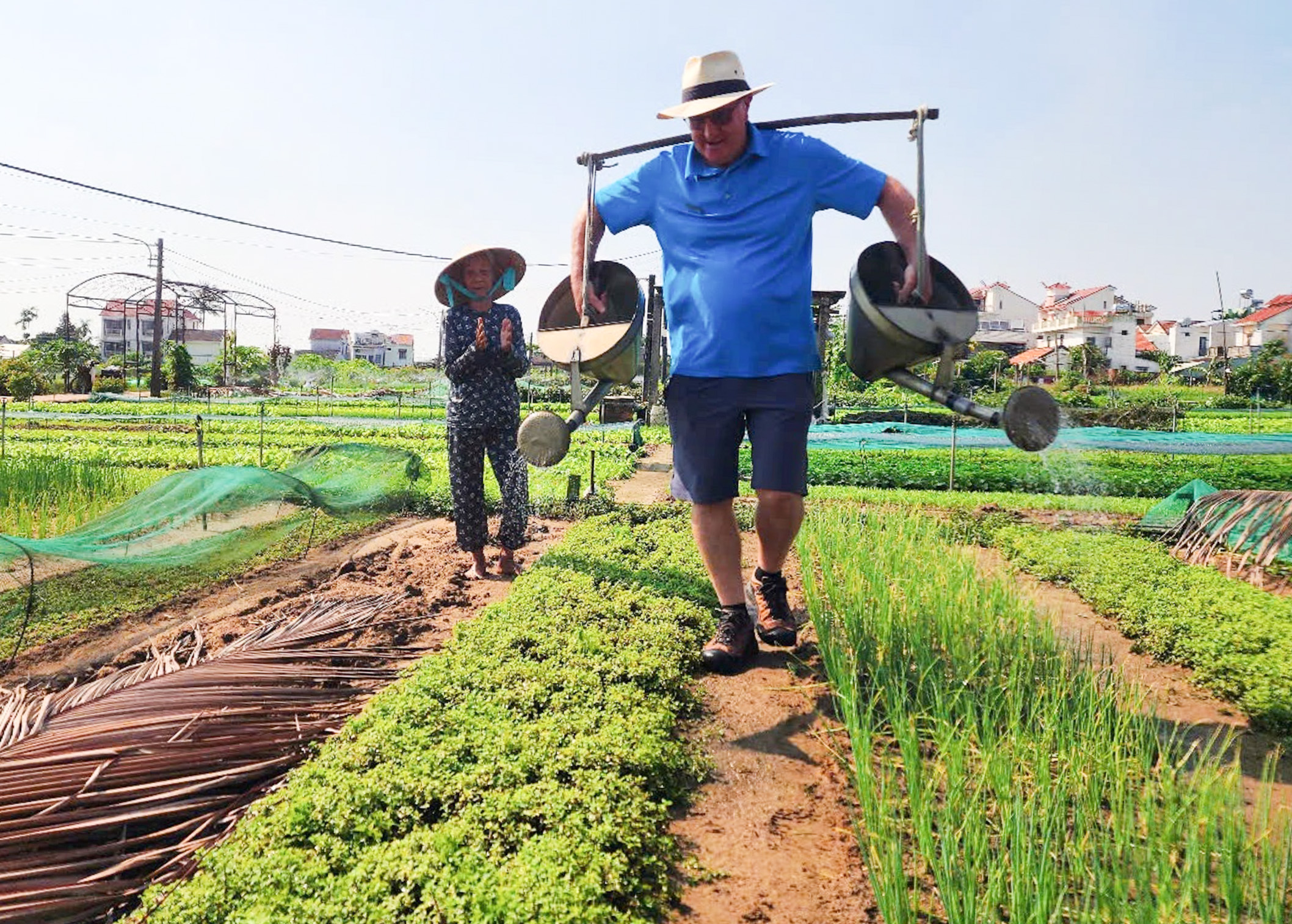 Những 'đại sứ' du lịch chân đất - Ảnh 7.