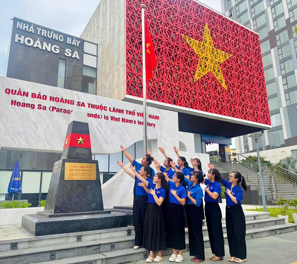 Chuyện ghi ở Chi bộ đặc khu Hoàng Sa- Ảnh 2. Chuyện ghi ở Chi bộ đặc khu Hoàng Sa- Ảnh 2.