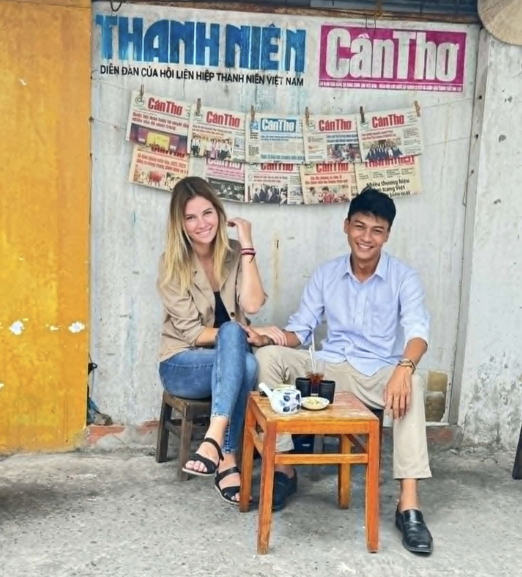 Ch&agrave;ng trai miền T&acirc;y n&ecirc;n duy&ecirc;n c&ugrave;ng c&ocirc; g&aacute;i T&acirc;y xinh như b&uacute;p b&ecirc;: Ng&agrave;y định mệnh... - Ảnh 4.