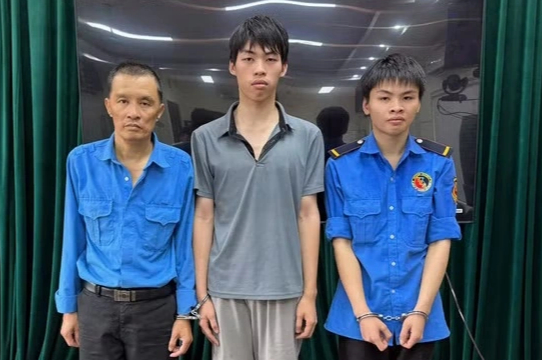 Vụ chém người khi thắc mắc tiền gửi xe: Tạm giữ hình sự 3 bảo vệ - Ảnh 1.