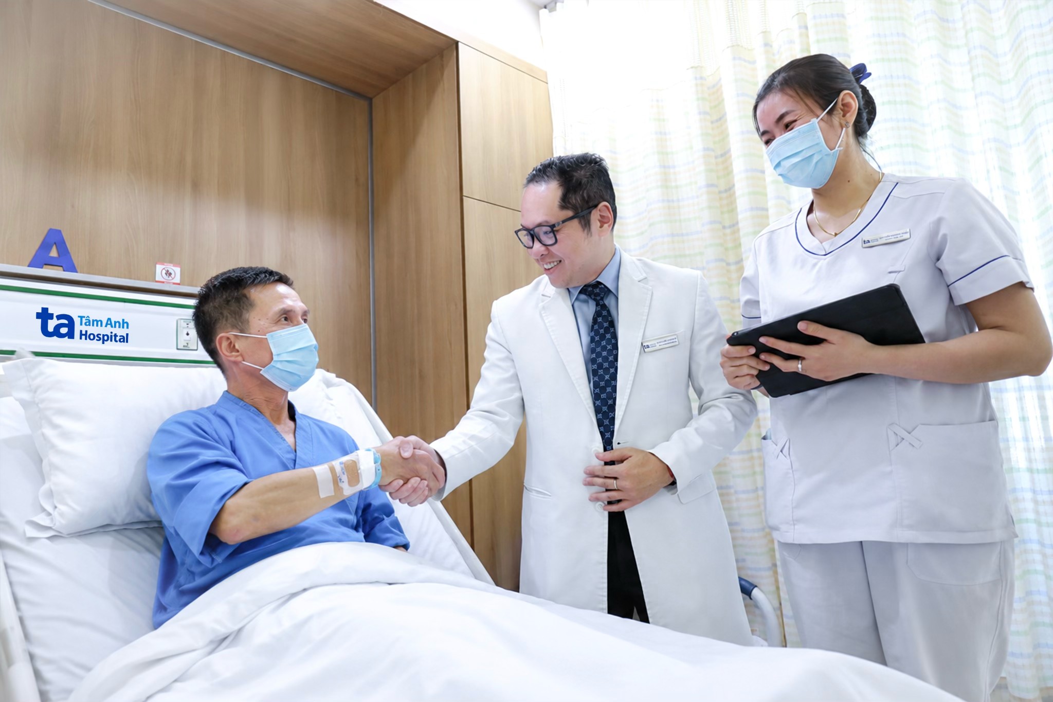 Bác sĩ Bệnh viện Tâm Anh lập kỷ lục Việt Nam số ca phẫu thuật bằng robot- Ảnh 3. Bác sĩ Bệnh viện Tâm Anh lập kỷ lục Việt Nam số ca phẫu thuật bằng robot- Ảnh 3.
