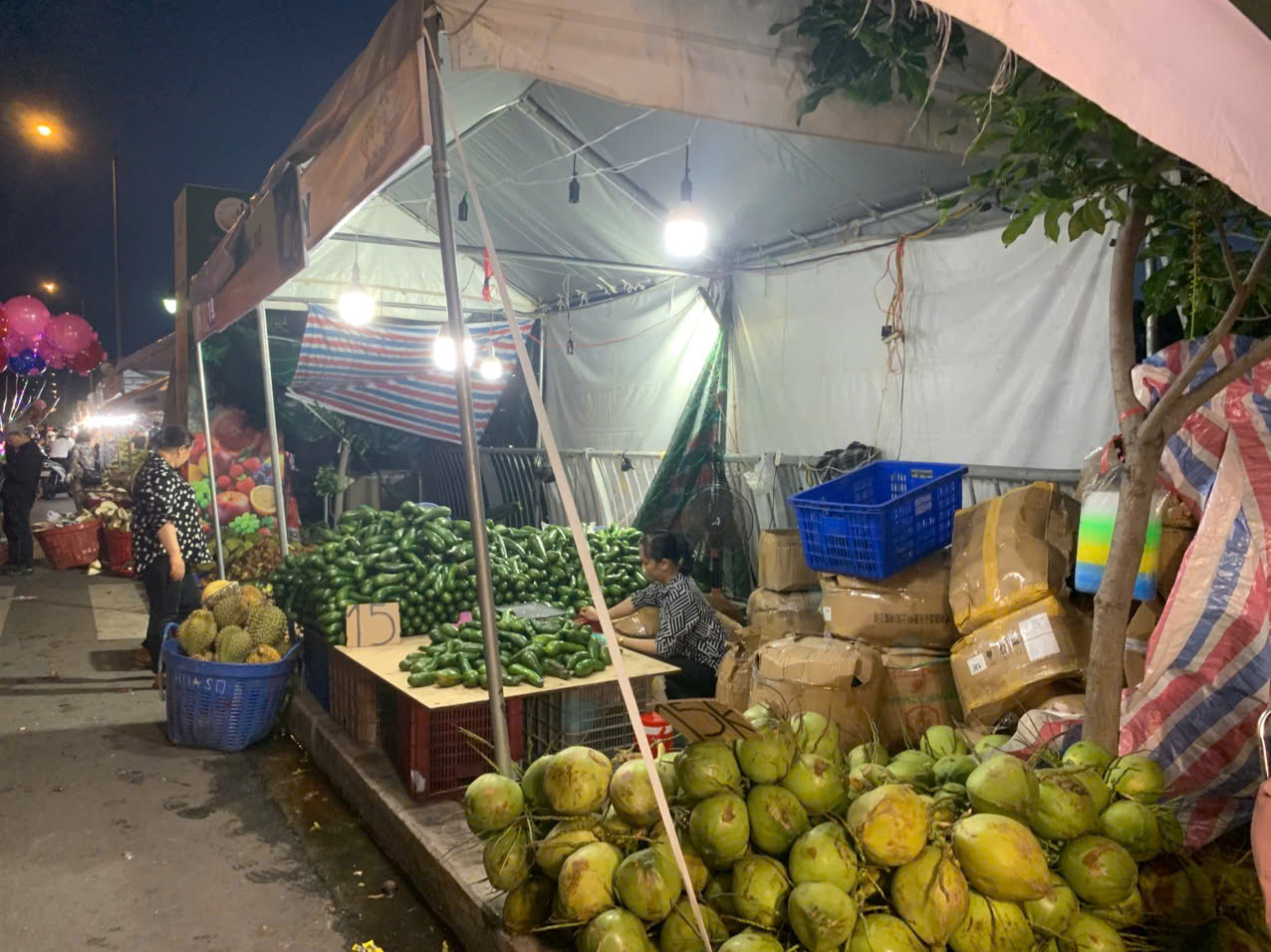 Có một nơi ở TP.HCM mà người trẻ tha hồ ăn trái cây - Ảnh 5.