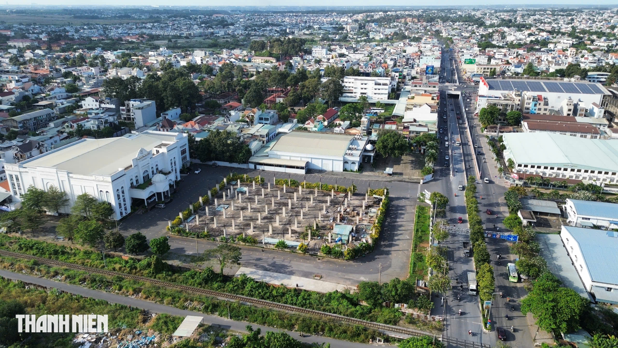 Th&agrave;nh phố Đồng Nai: Th&aacute;o dỡ t&ograve;a nh&agrave; cuối c&ugrave;ng của khu phức hợp Eros Palace- Ảnh 2.