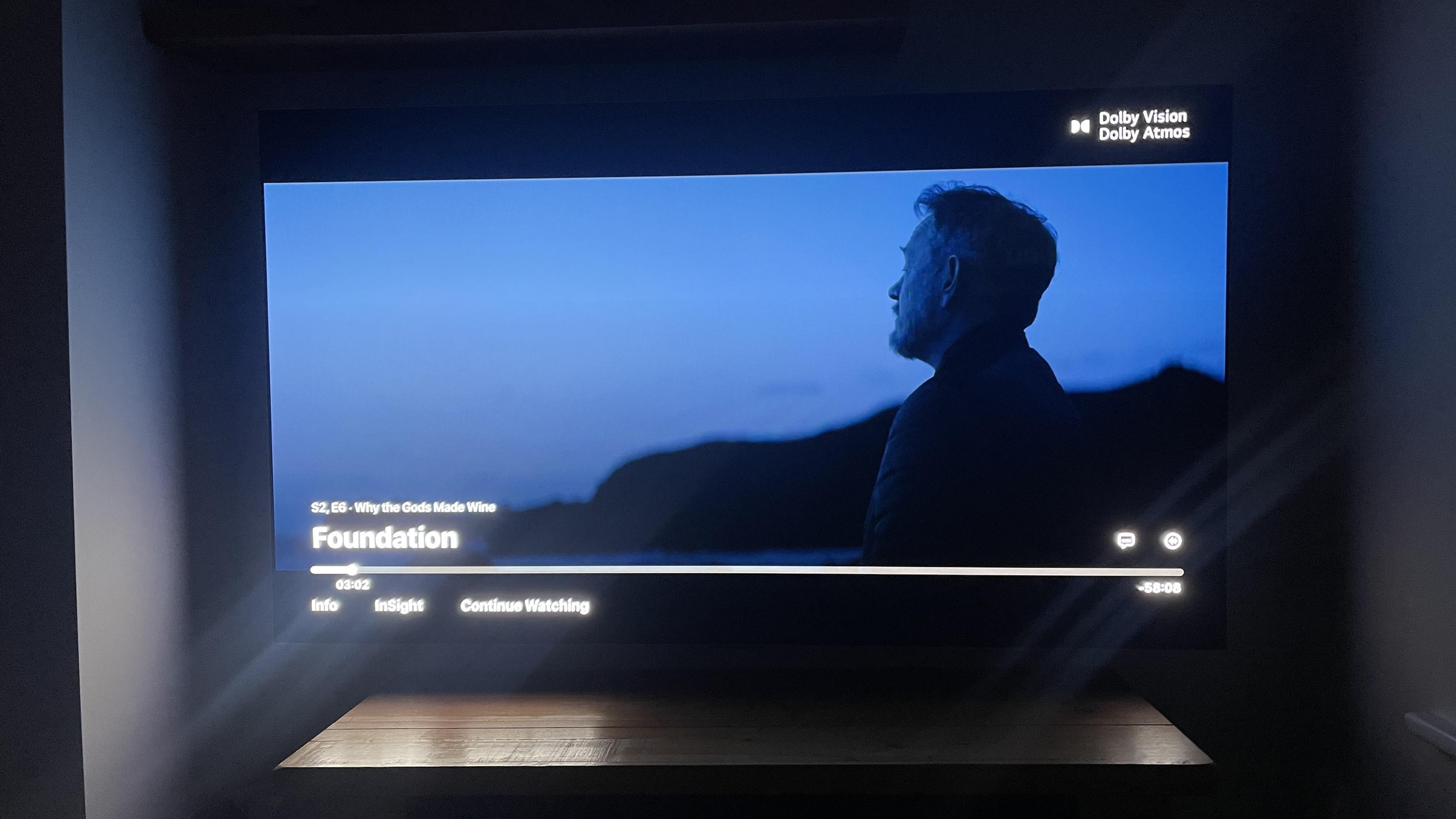 Tại sao phụ đề hiển thị trên TV lại có vệt sáng mờ bao quanh? - Ảnh 1.