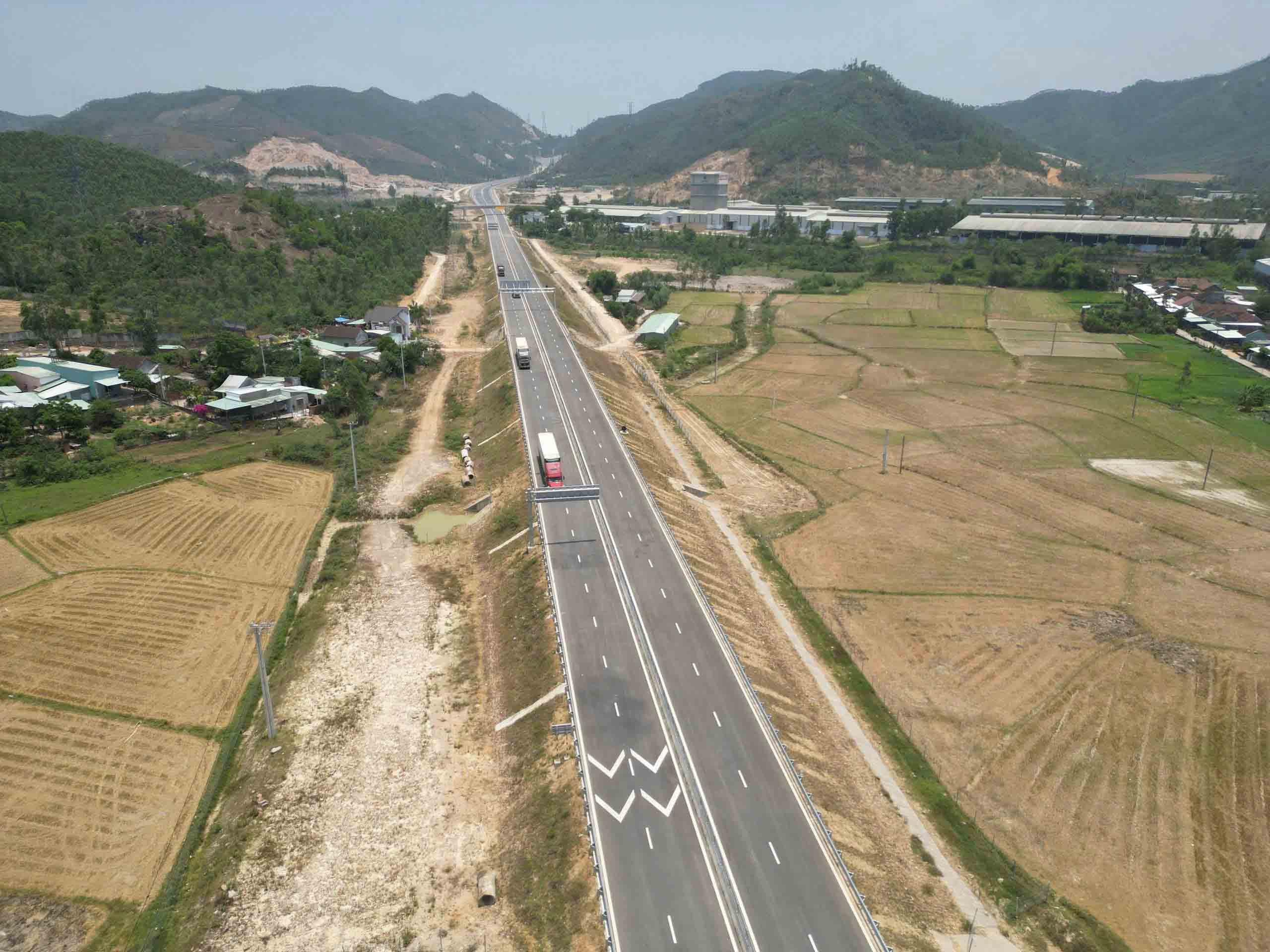Cao tốc mở không gian phát triển Nam Trung bộ - Ảnh 2.