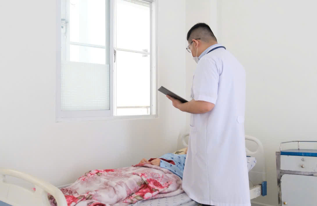 Tây Ninh: Cả nhà nhập viện cấp cứu vì ăn nấm lạ sau mưa…tưởng nấm mối - Ảnh 1.