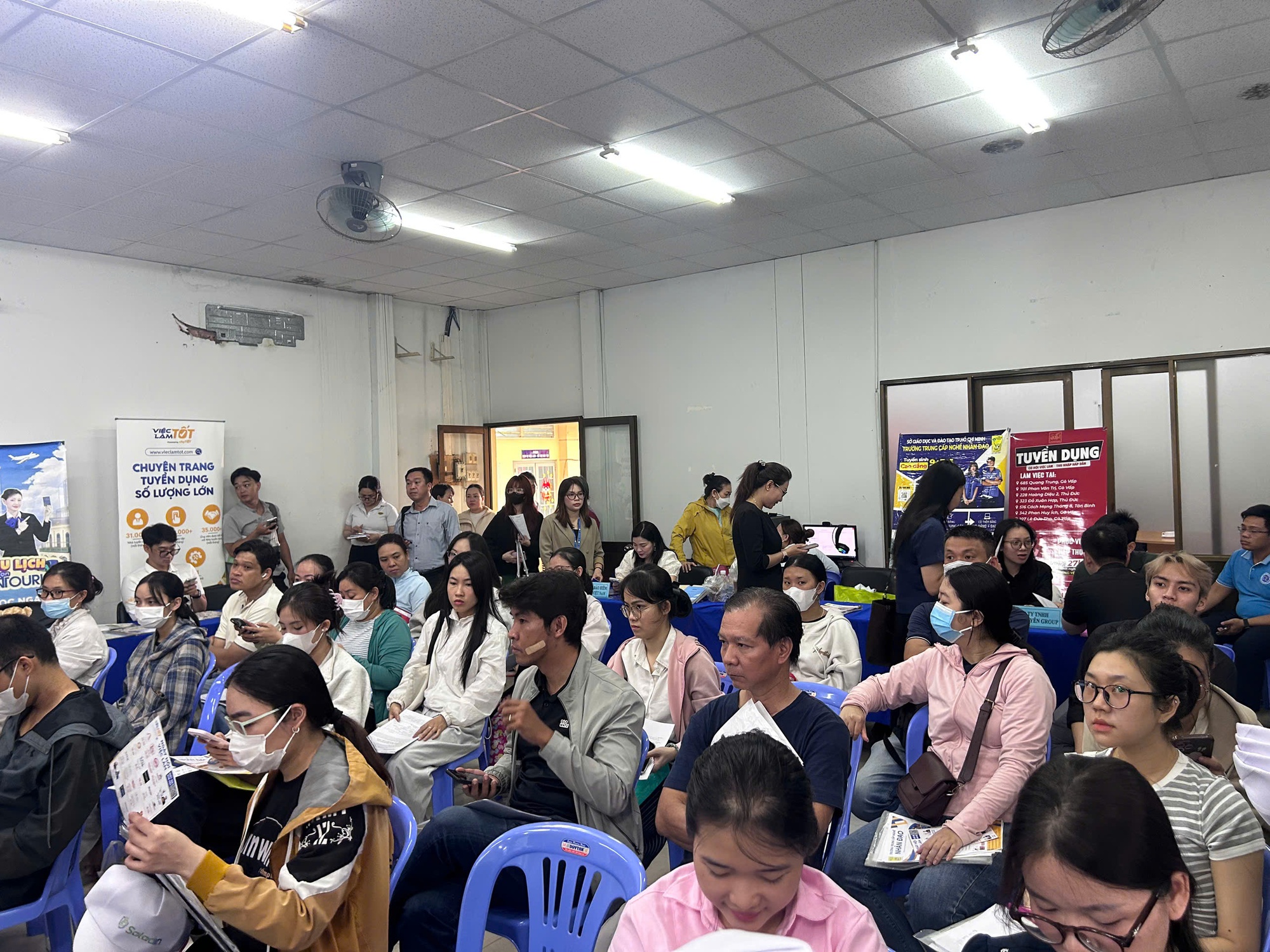 Việc làm lương đến 25 triệu đồng tuyển gấp, có nơi cần 200 người mỗi tháng - Ảnh 1. Việc làm lương đến 25 triệu đồng tuyển gấp, có nơi cần 200 người mỗi tháng - Ảnh 1.