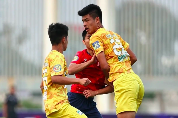 Trung vệ 1,95 m của HAGL sẽ kh&ocirc;ng thất thế ở đội tuyển Việt Nam, bởi loạt l&yacute; do n&agrave;y&hellip;
- Ảnh 2.