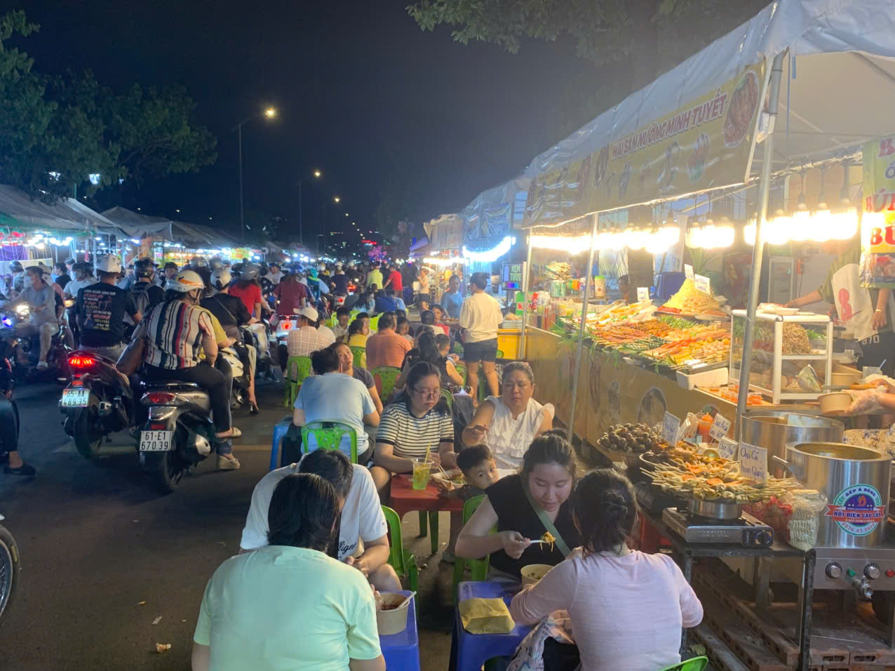 Có một nơi ở TP.HCM mà người trẻ tha hồ ăn trái cây - Ảnh 6.