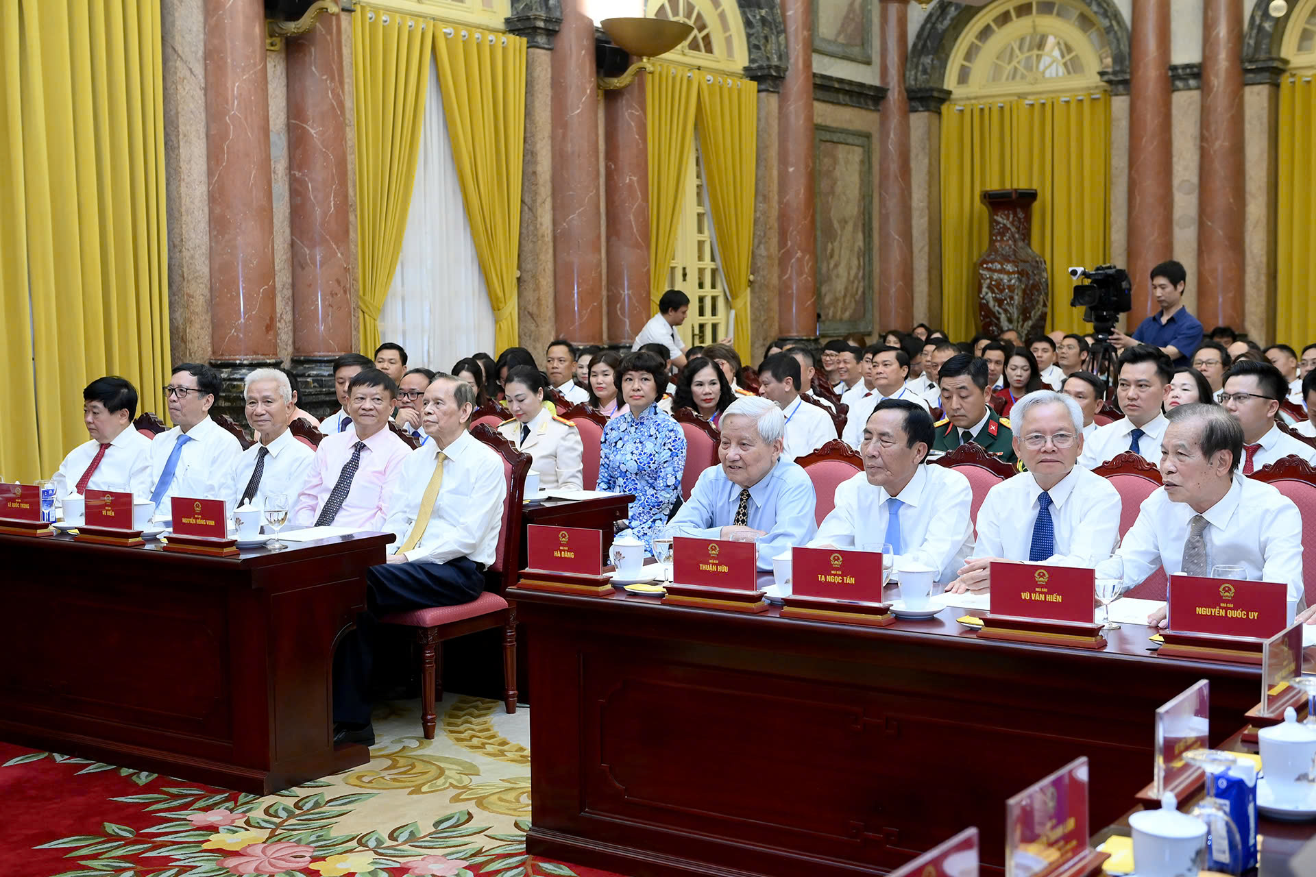 'Báo chí phải làm cho xã hội bình tĩnh hơn, tử tế hơn' - Ảnh 2.