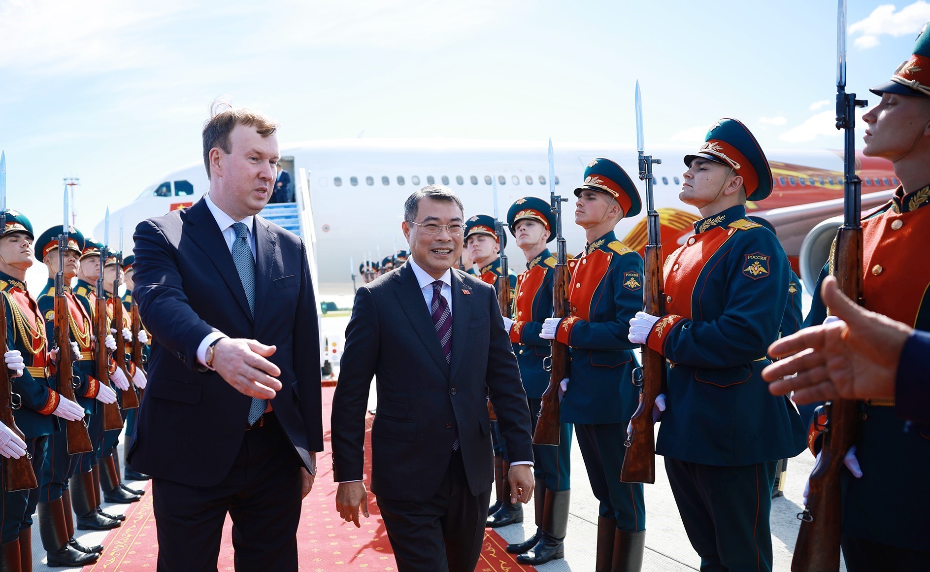 Thủ tướng Lê Minh Hưng đến Kazan dự Hội nghị cấp cao ASEAN - Nga- Ảnh 3. Thủ tướng Lê Minh Hưng đến Kazan dự Hội nghị cấp cao ASEAN - Nga- Ảnh 3.