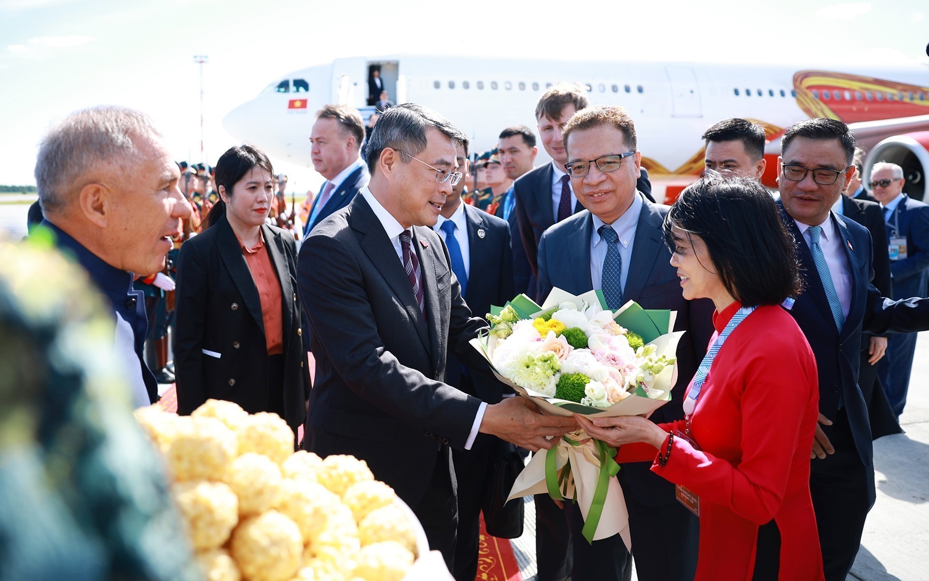 Thủ tướng Lê Minh Hưng đến Kazan dự Hội nghị cấp cao ASEAN - Nga- Ảnh 2. Thủ tướng Lê Minh Hưng đến Kazan dự Hội nghị cấp cao ASEAN - Nga- Ảnh 2.