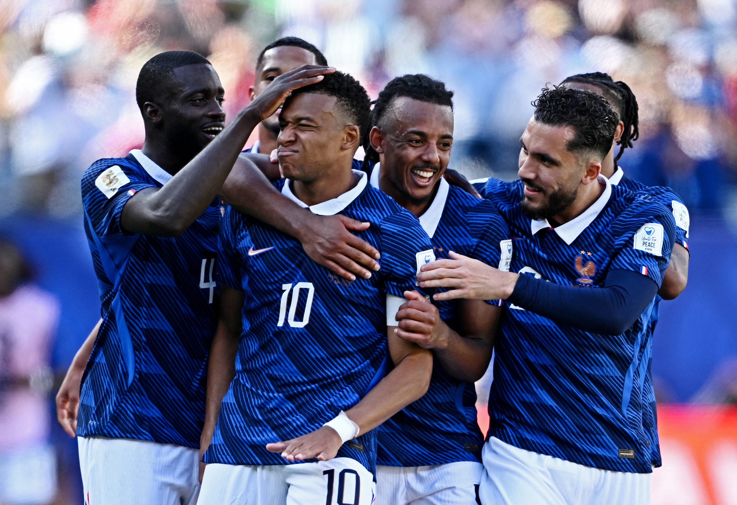 Mbappe lập cú đúp, vượt Messi và Pele trên bảng vàng World Cup - Ảnh 1. Mbappe lập cú đúp, vượt Messi và Pele trên bảng vàng World Cup - Ảnh 1.
