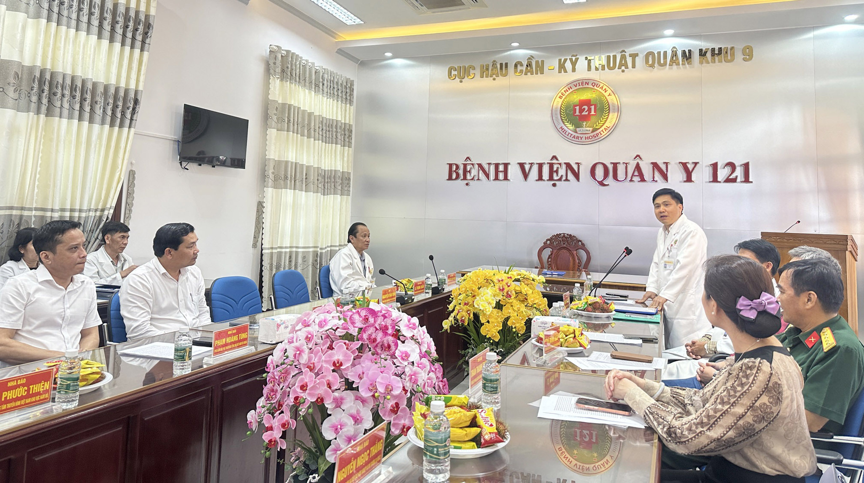 Bệnh viện Quân y 121 nỗ lực cứu sống cụ ông 100 tuổi- Ảnh 2. Bệnh viện Quân y 121 nỗ lực cứu sống cụ ông 100 tuổi- Ảnh 2.
