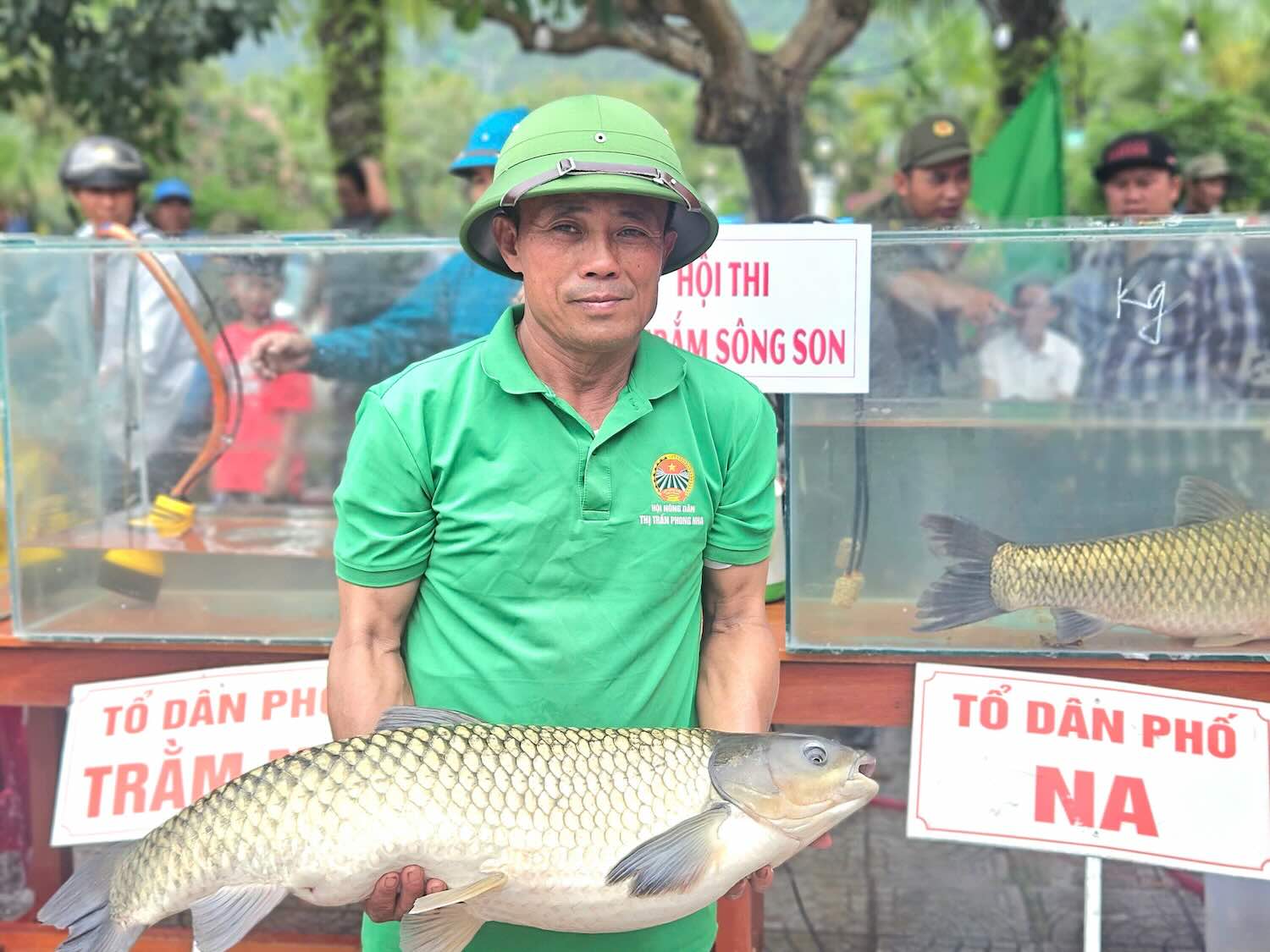 Thi "hoa hậu cá trắm" ở Phong Nha - Ảnh 1.