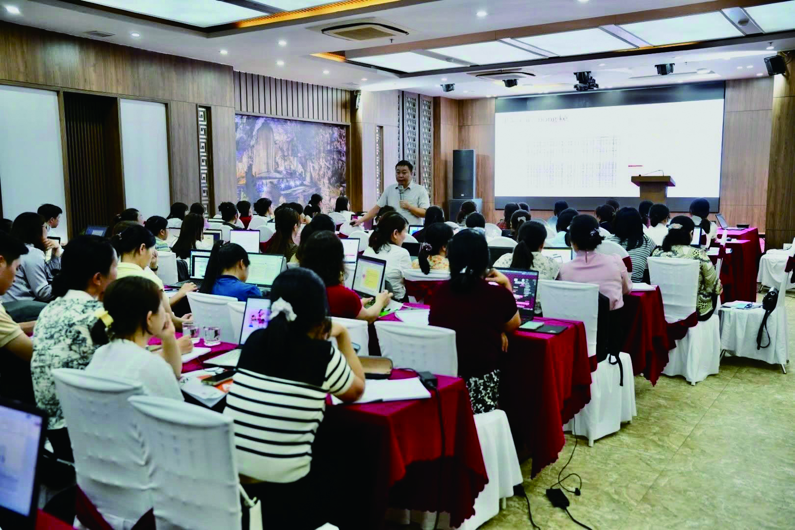 Tập huấn toàn diện, nâng chất lượng nguồn nhân lực ngành y tế Quảng Trị- Ảnh 3. Tập huấn toàn diện, nâng chất lượng nguồn nhân lực ngành y tế Quảng Trị- Ảnh 3.