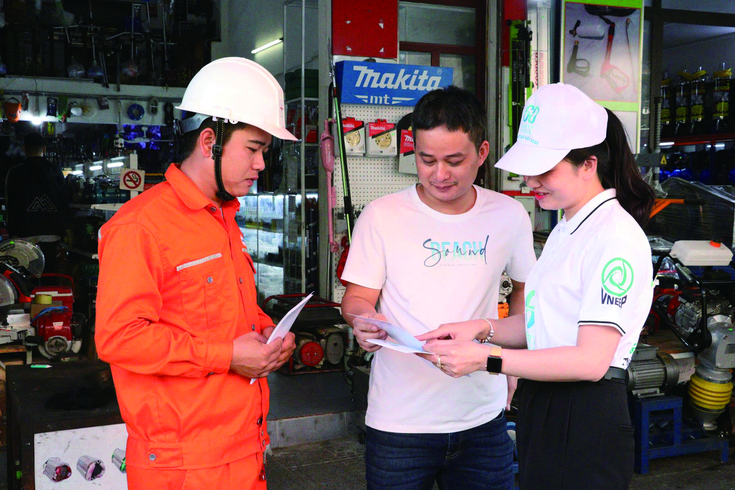 PC Quảng Trị: Tăng tốc đầu tư xây dựng, chủ động đảm bảo điện mùa cao điểm - Ảnh 2.