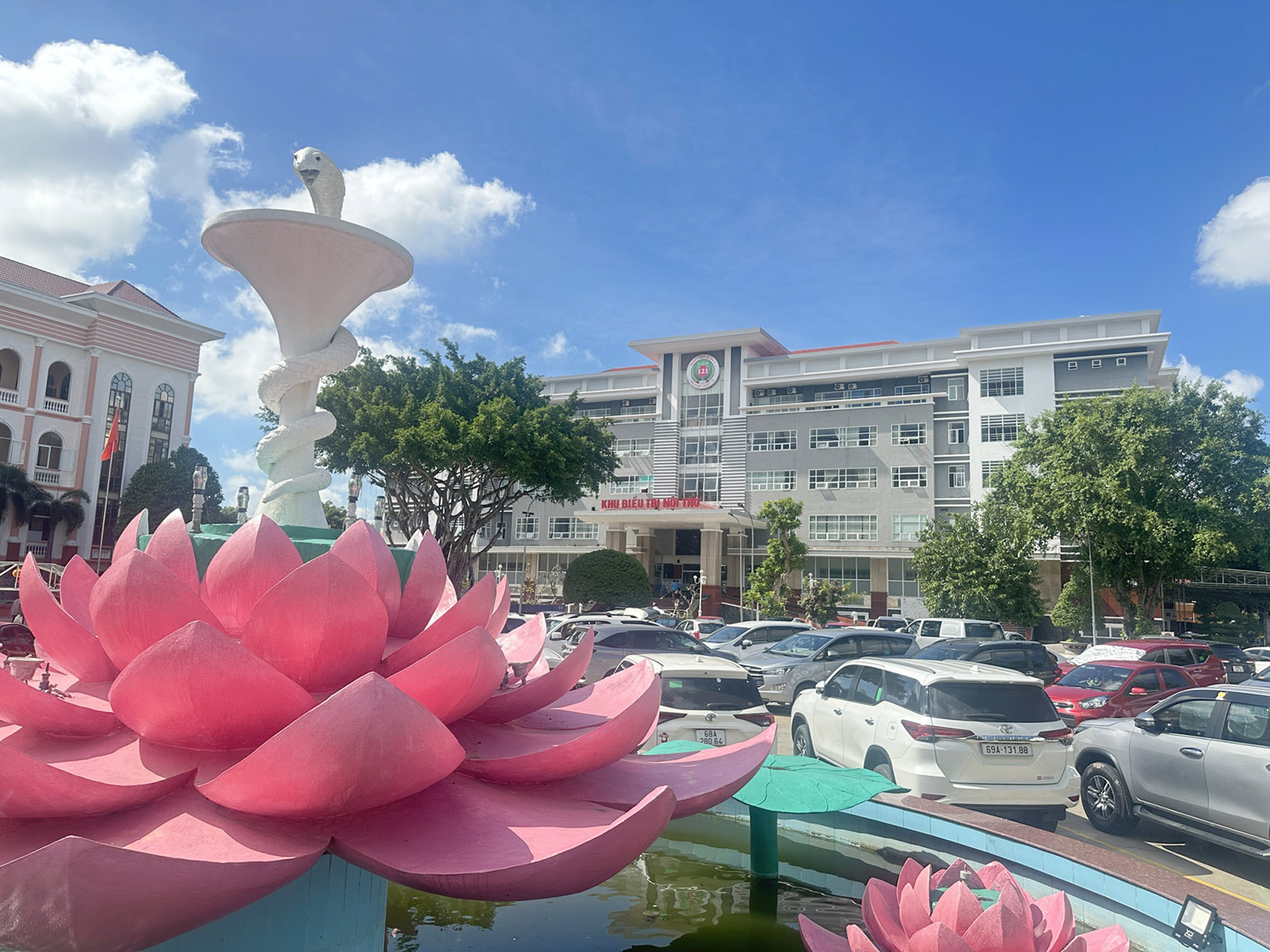 Bệnh viện Quân y 121 nỗ lực cứu sống cụ ông 100 tuổi- Ảnh 4. Bệnh viện Quân y 121 nỗ lực cứu sống cụ ông 100 tuổi- Ảnh 4.