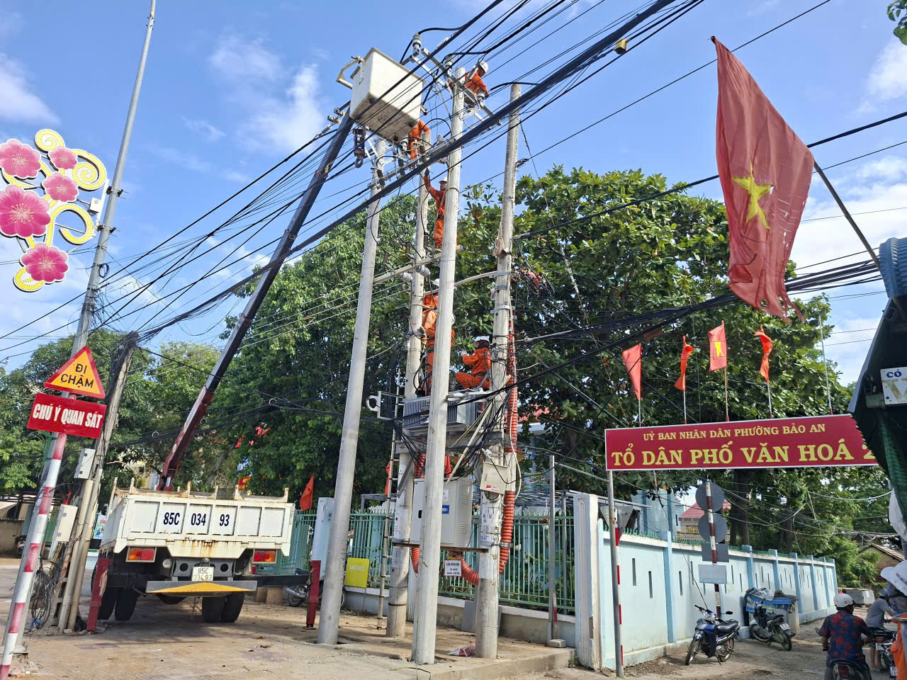 Công ty Điện lực Khánh Hòa nỗ lực bảo đảm nguồn điện mùa khô năm 2026 - Ảnh 1.