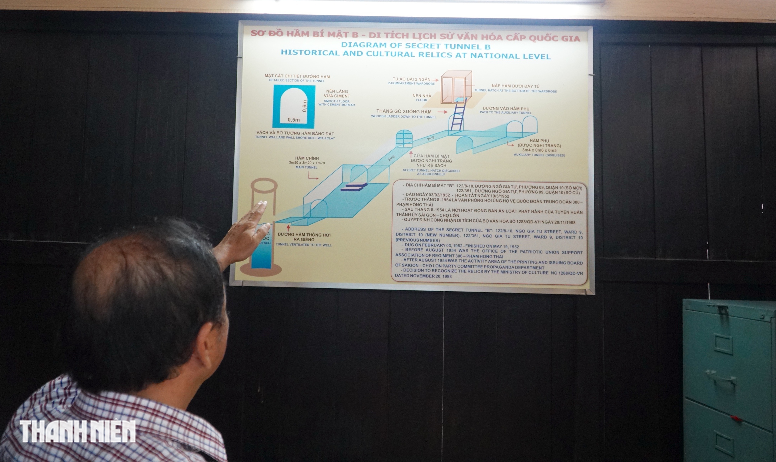 Ngôi nhà nhỏ ở trung tâm TP.HCM có căn hầm bí mật dưới tủ gỗ - Ảnh 9.