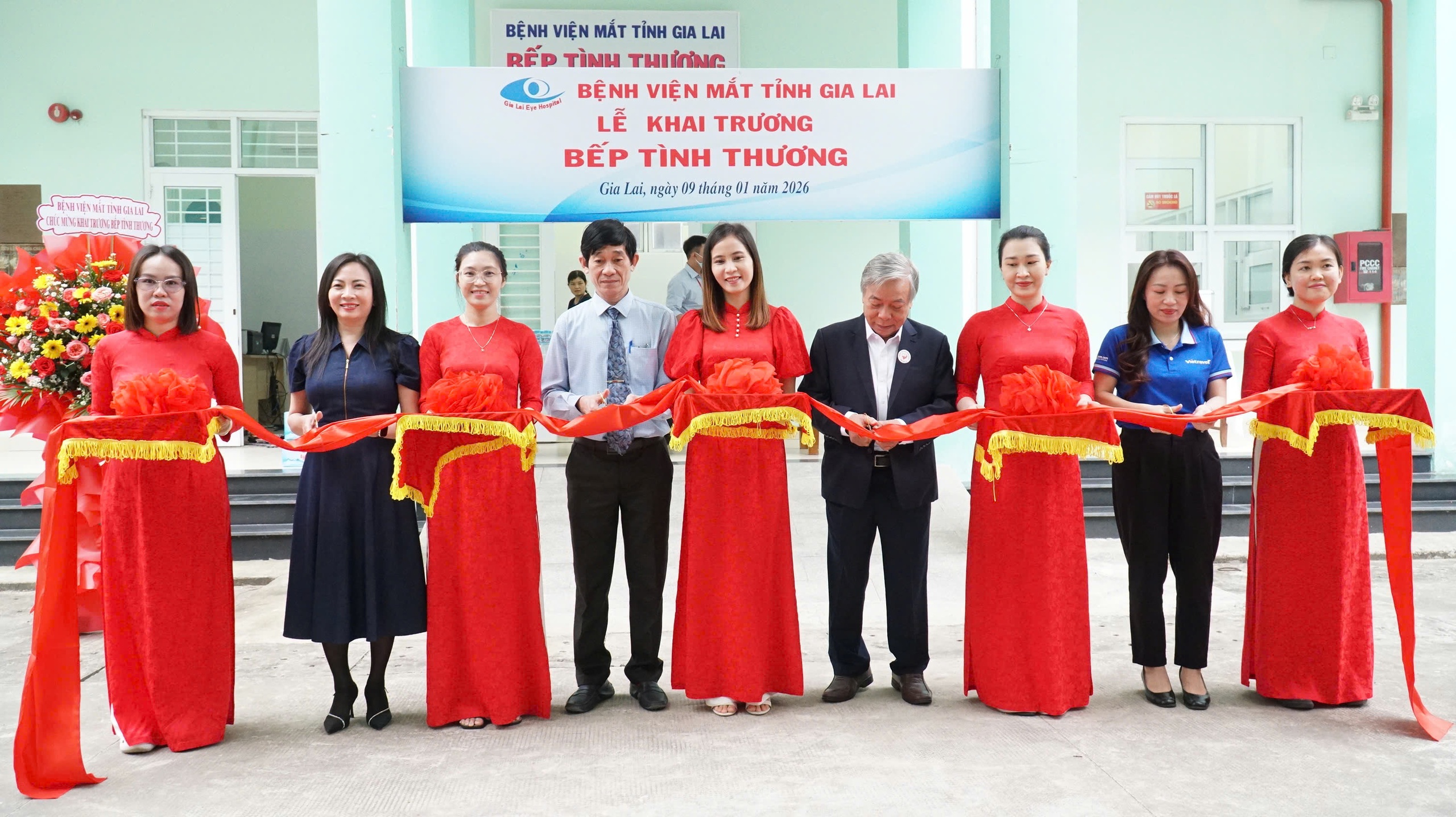 Bệnh viện Mắt Gia Lai: Hành trình nâng tầm nhãn khoa, mang ánh sáng đến cộng đồng - Ảnh 4.