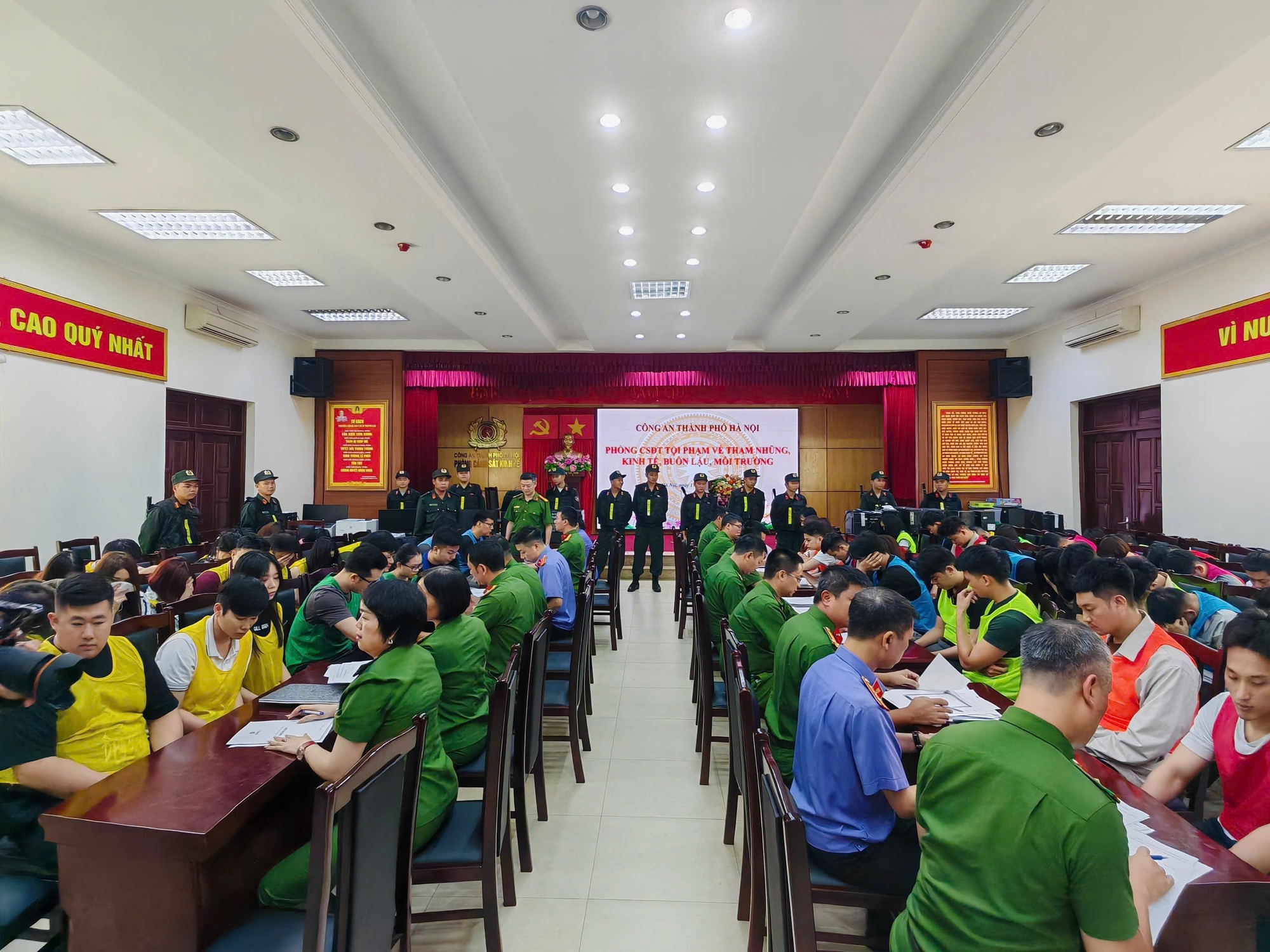 Vụ 'hợp đồng kỳ nghỉ': Khởi tố 34 giám đốc lừa đảo, có người sinh năm 2000- Ảnh 3. Vụ 'hợp đồng kỳ nghỉ': Khởi tố 34 giám đốc lừa đảo, có người sinh năm 2000- Ảnh 3.