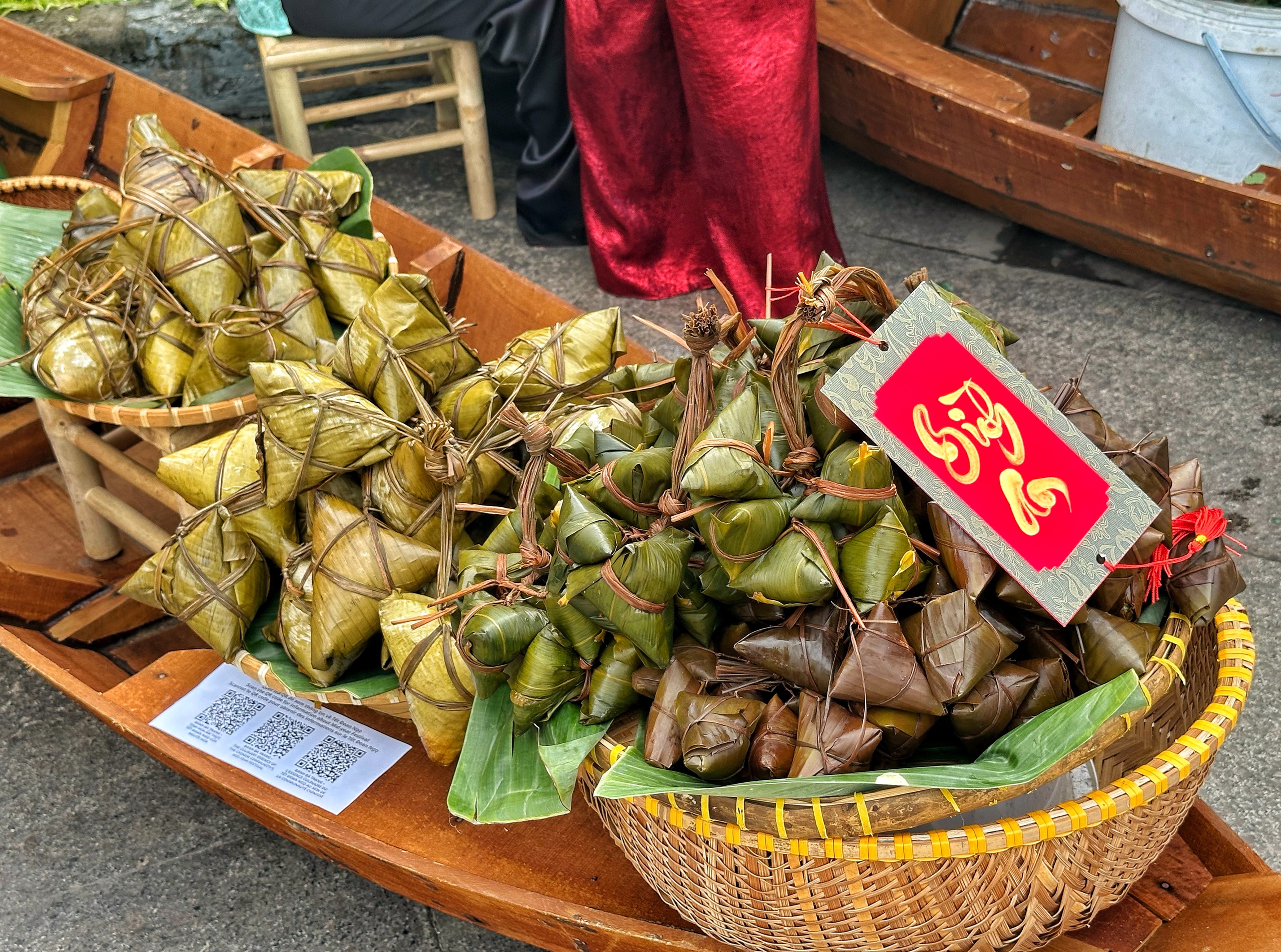 Chợ Tết Đoan Ngọ ở chợ Bình Tây TP.HCM: 'Chợ trong chợ' diễn ra trong 1 ngày - Ảnh 4.