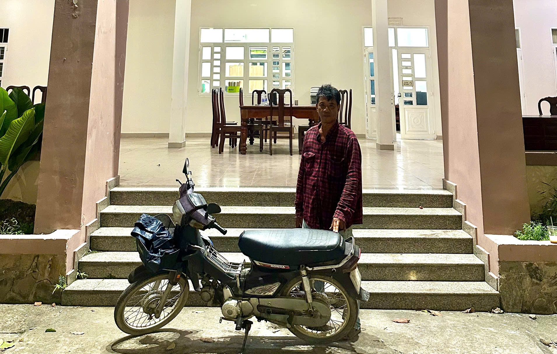 Công an thành phố Đồng Nai: Nhanh chóng truy tìm nghi can gây tai nạn rồi bỏ trốn- Ảnh 1. Công an thành phố Đồng Nai: Nhanh chóng truy tìm nghi can gây tai nạn rồi bỏ trốn- Ảnh 1.