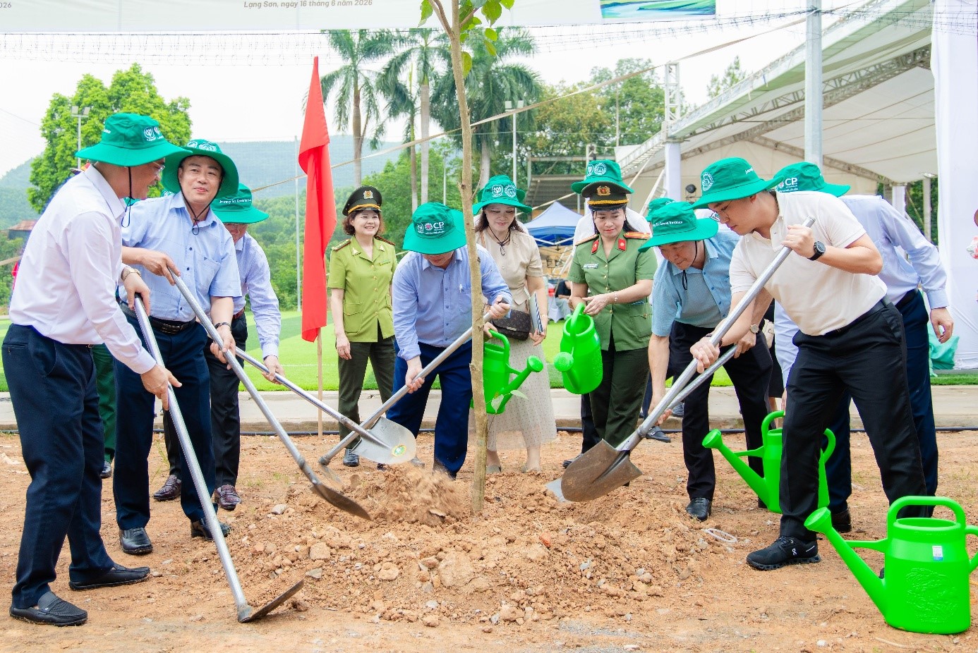 Hướng tới Net Zero 2050, C.P. Việt Nam trồng thêm 1,5 triệu cây xanh - Ảnh 3.
