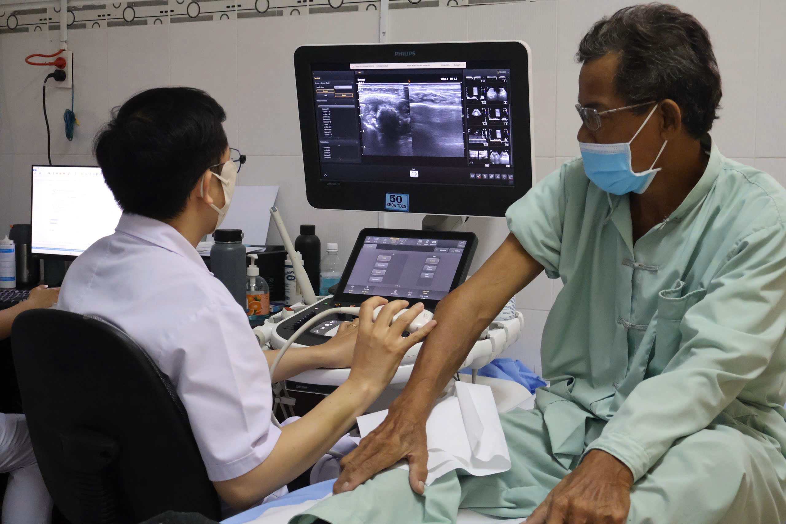 Triển khai khám bệnh ngoài giờ, đáp ứng nhu cầu chăm sóc sức khỏe cho người dân - Ảnh 1.