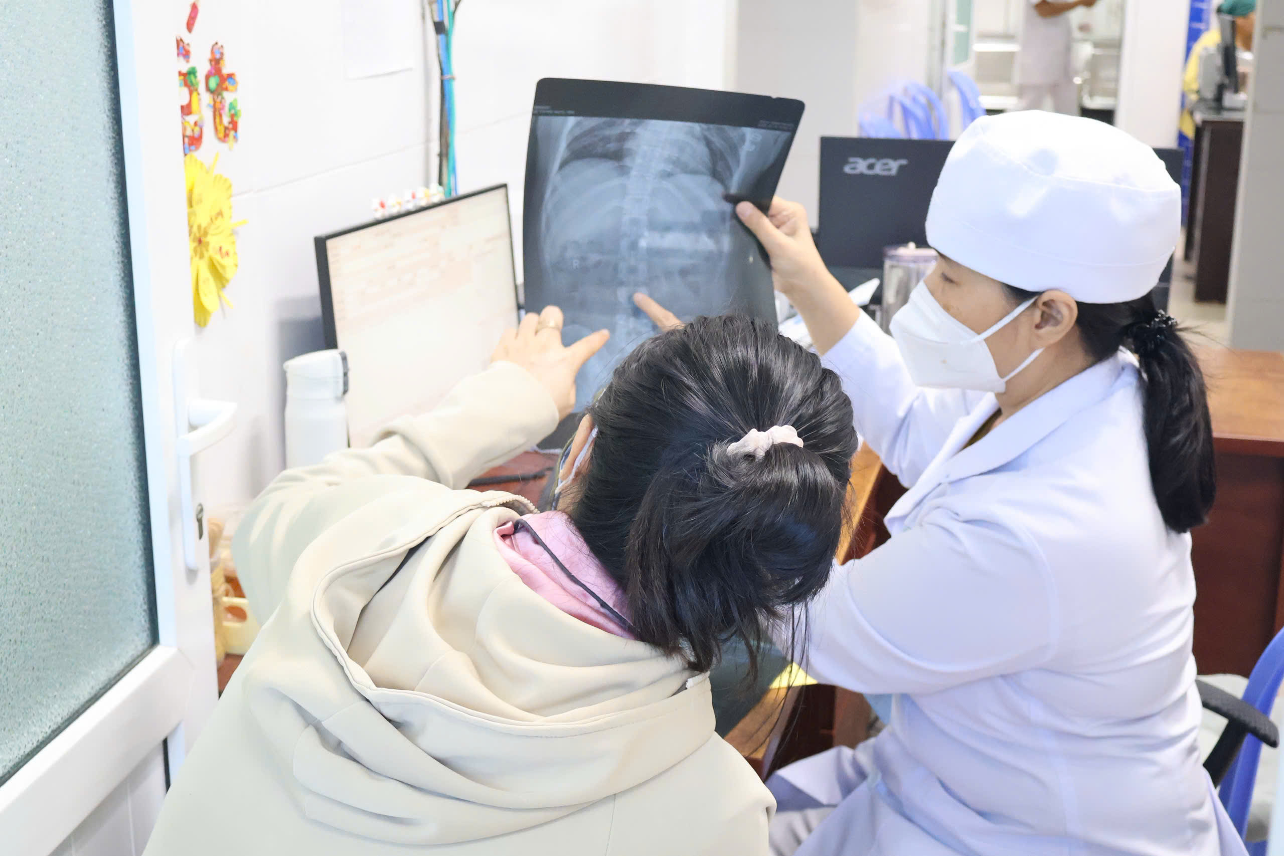 Triển khai khám bệnh ngoài giờ, đáp ứng nhu cầu chăm sóc sức khỏe cho người dân - Ảnh 3.