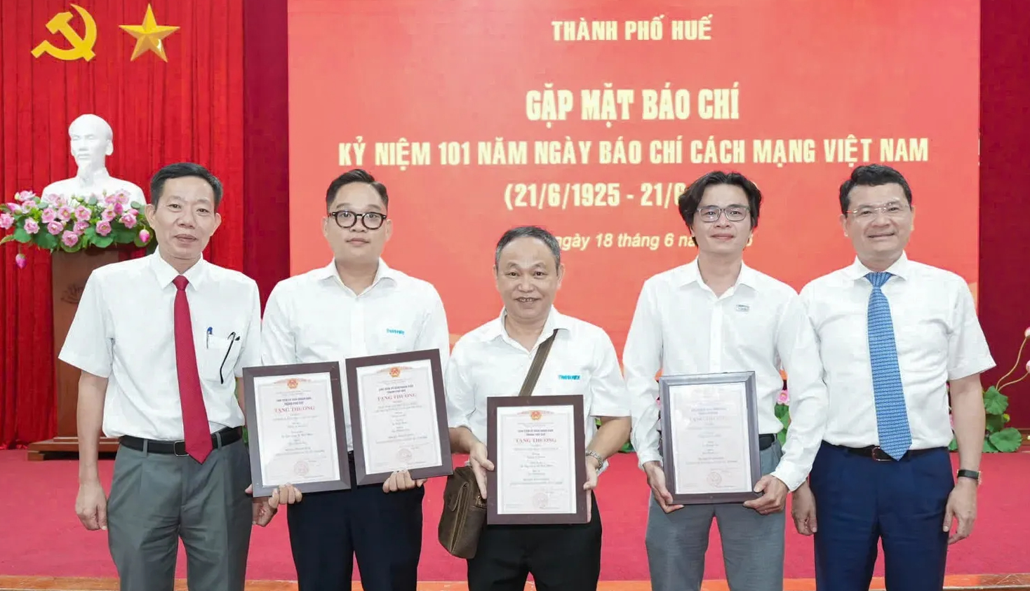 3 phóng viên Báo Thanh Niên đạt 4 giải báo chí Huế và Đà Nẵng- Ảnh 1. 3 phóng viên Báo Thanh Niên đạt 4 giải báo chí Huế và Đà Nẵng- Ảnh 1.