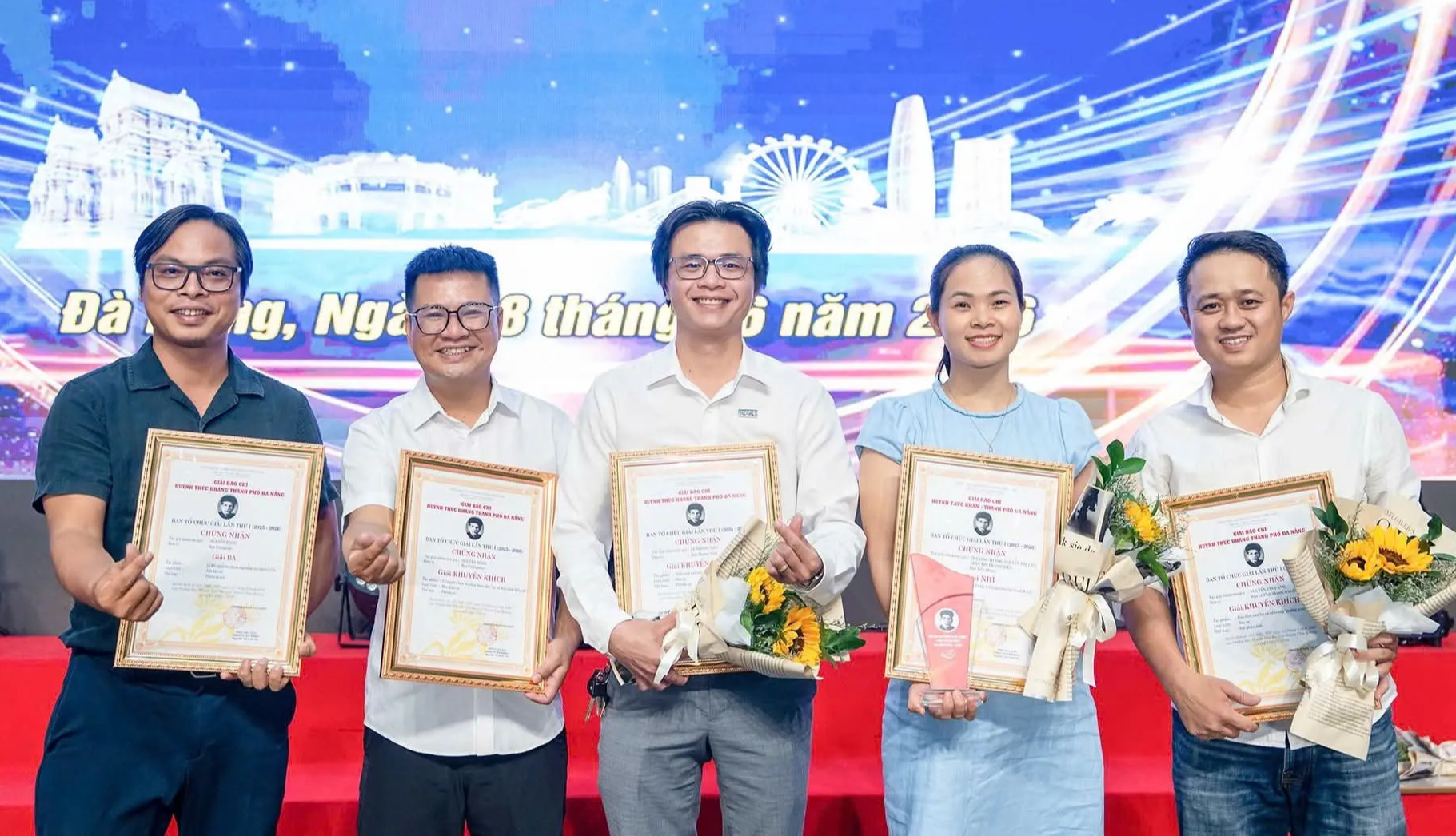3 phóng viên Báo Thanh Niên đạt 4 giải báo chí Huế và Đà Nẵng- Ảnh 2. 3 phóng viên Báo Thanh Niên đạt 4 giải báo chí Huế và Đà Nẵng- Ảnh 2.