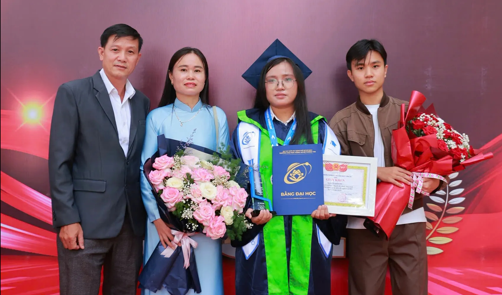 Từ nữ sinh chuyên toán tới thủ khoa sớm tiến độ ngành Kỹ thuật máy tính - Ảnh 4.
