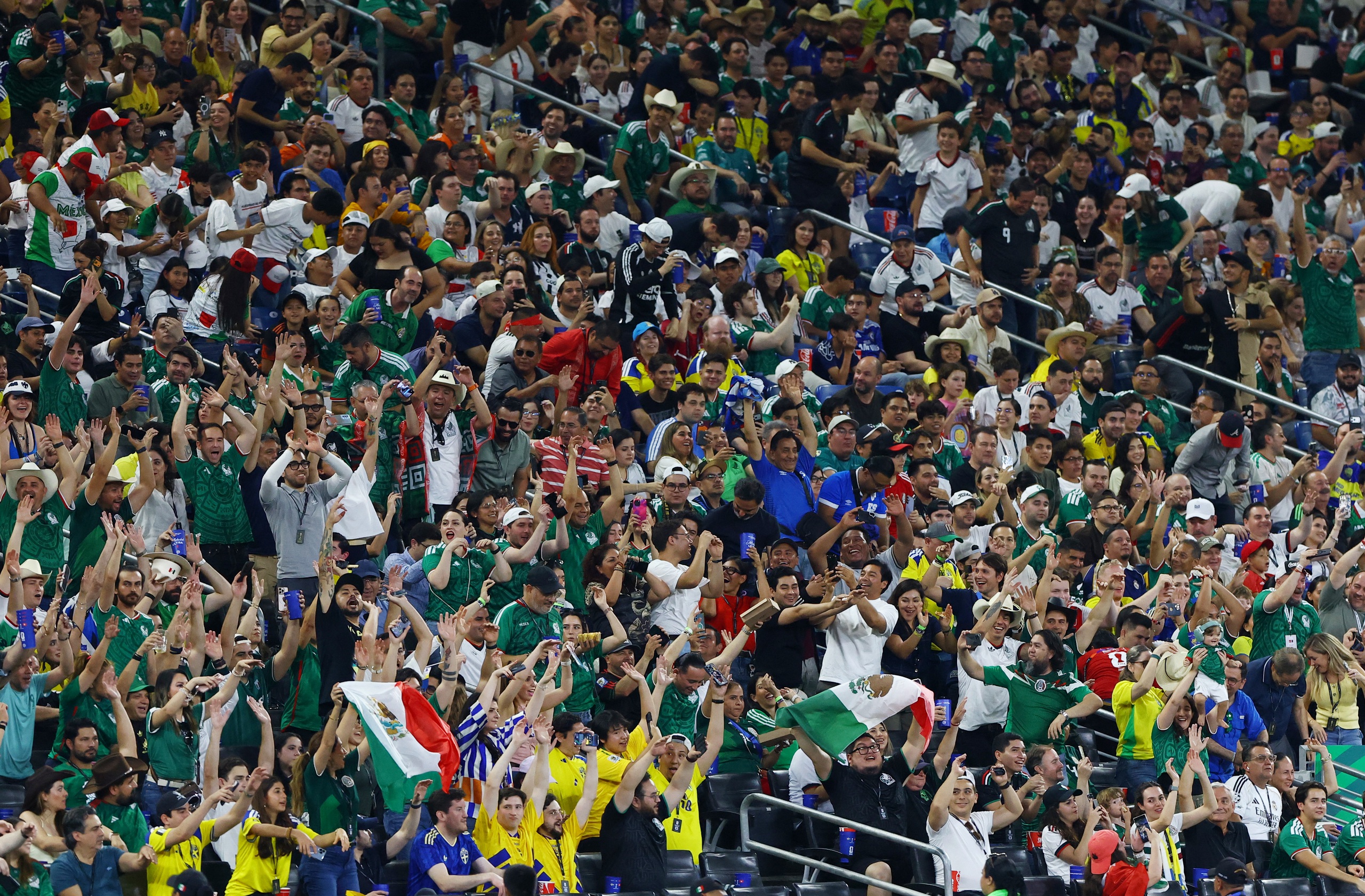 World Cup trở lại sau 40 năm, nhiều người Mexico vẫn cảm thấy bị gạt ra b&ecirc;n lề - Ảnh 1.