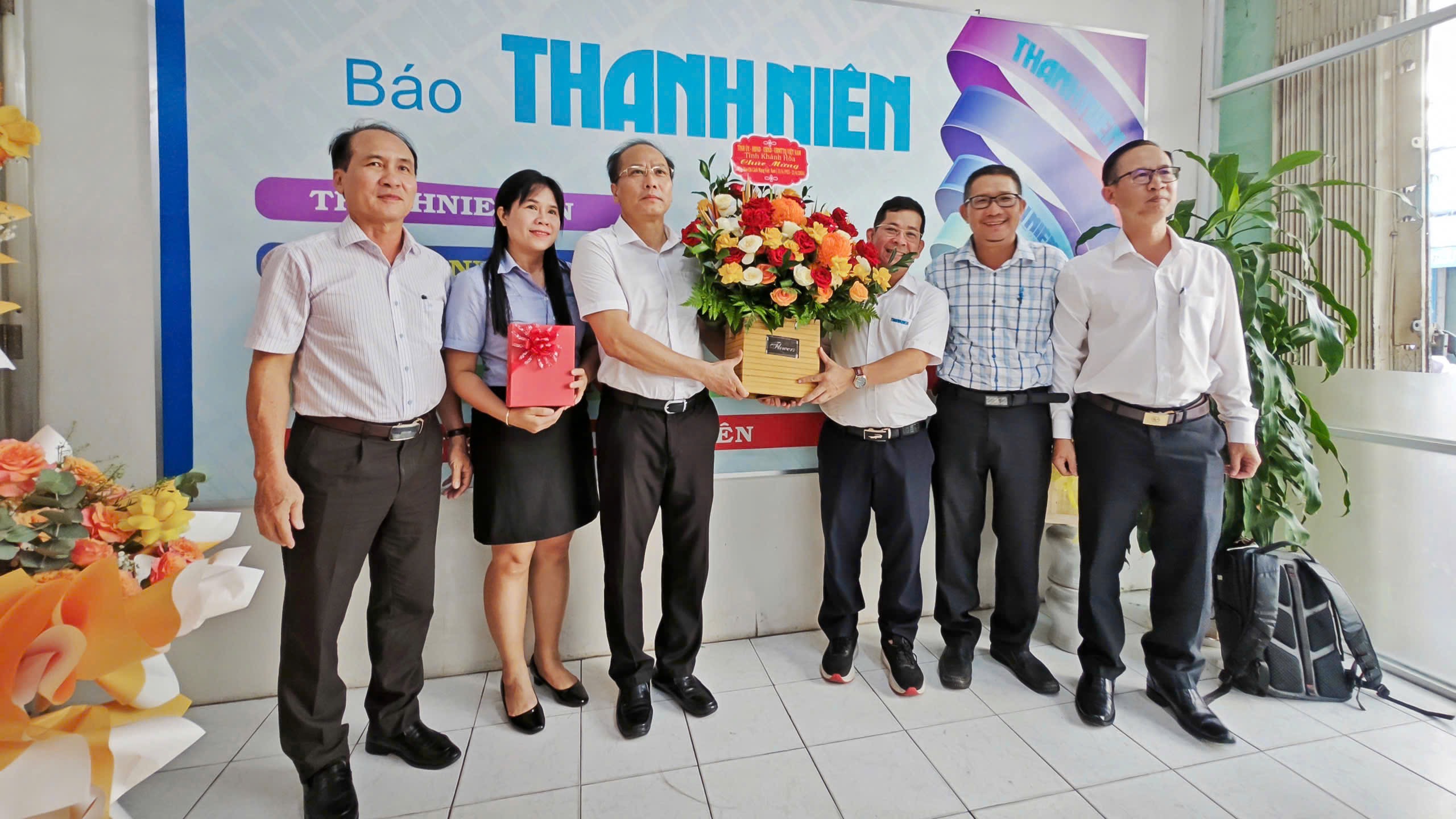 Khánh Hòa: Báo Thanh Niên đã luôn sát cánh cùng địa phương trên chặng đường xây dựng và phát triển- Ảnh 2.