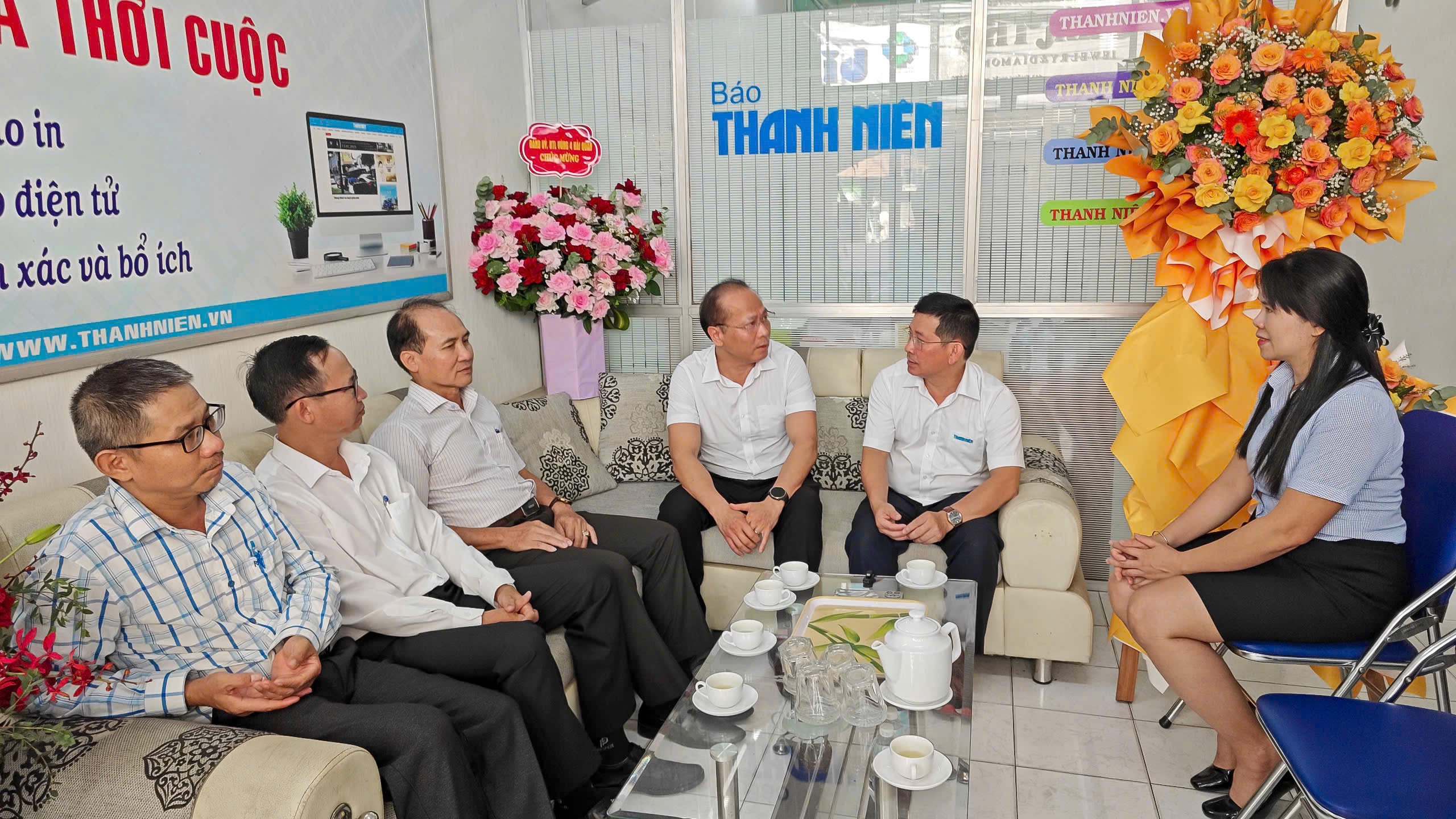 Khánh Hòa: Báo Thanh Niên đã luôn sát cánh cùng địa phương trên chặng đường xây dựng và phát triển- Ảnh 1.